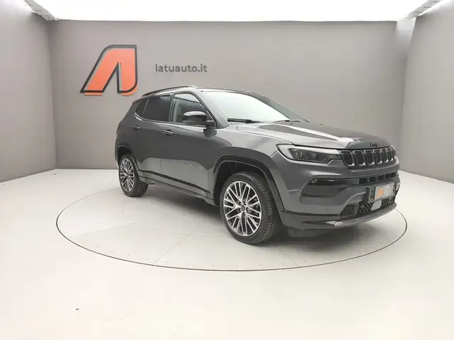 Jeep Compass view 3
