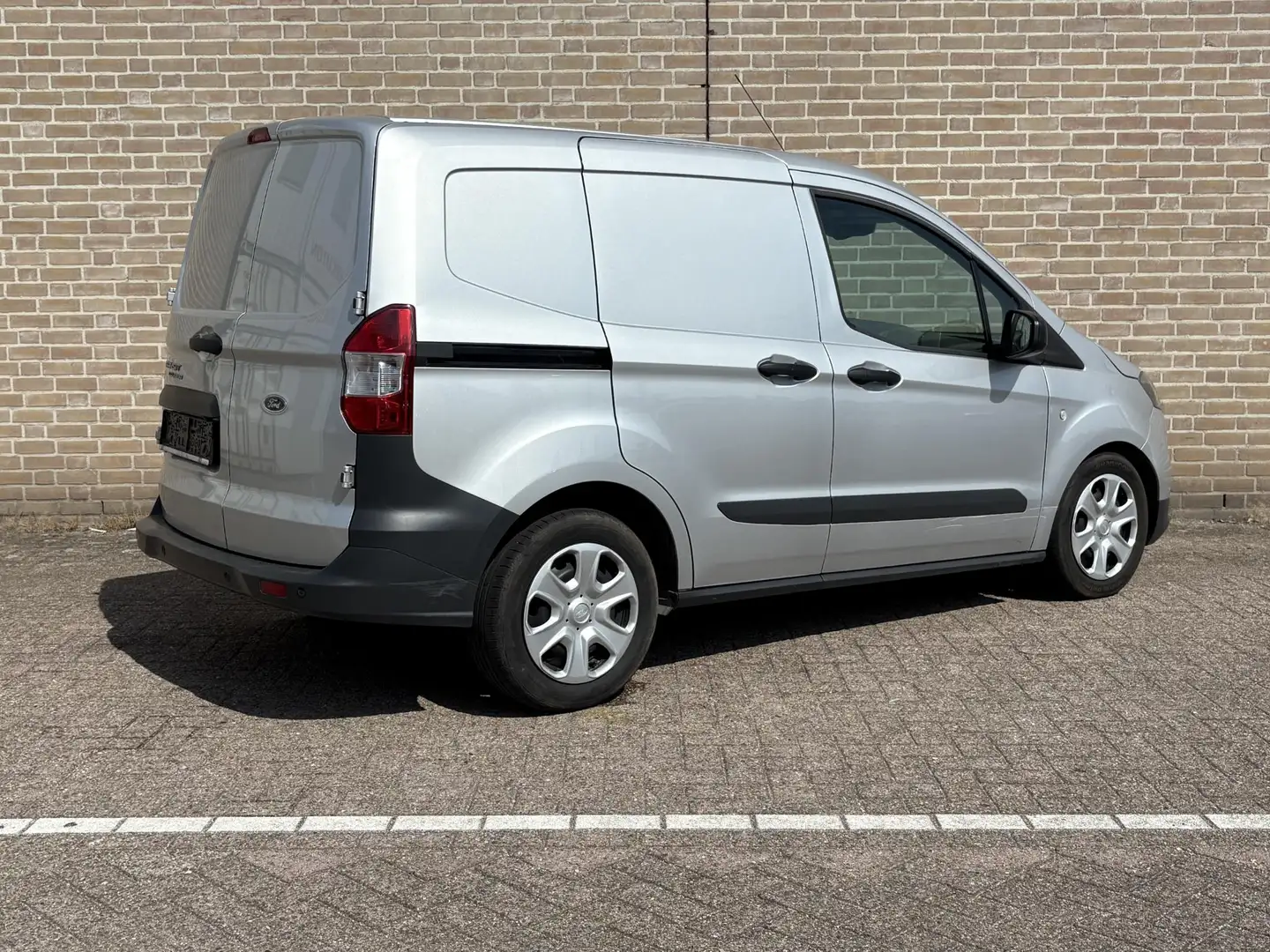 Ford Transit Courier 1.5 TDCi Trend € 5.450 | Euro 6 | Cruise | Climate Grijs - 2