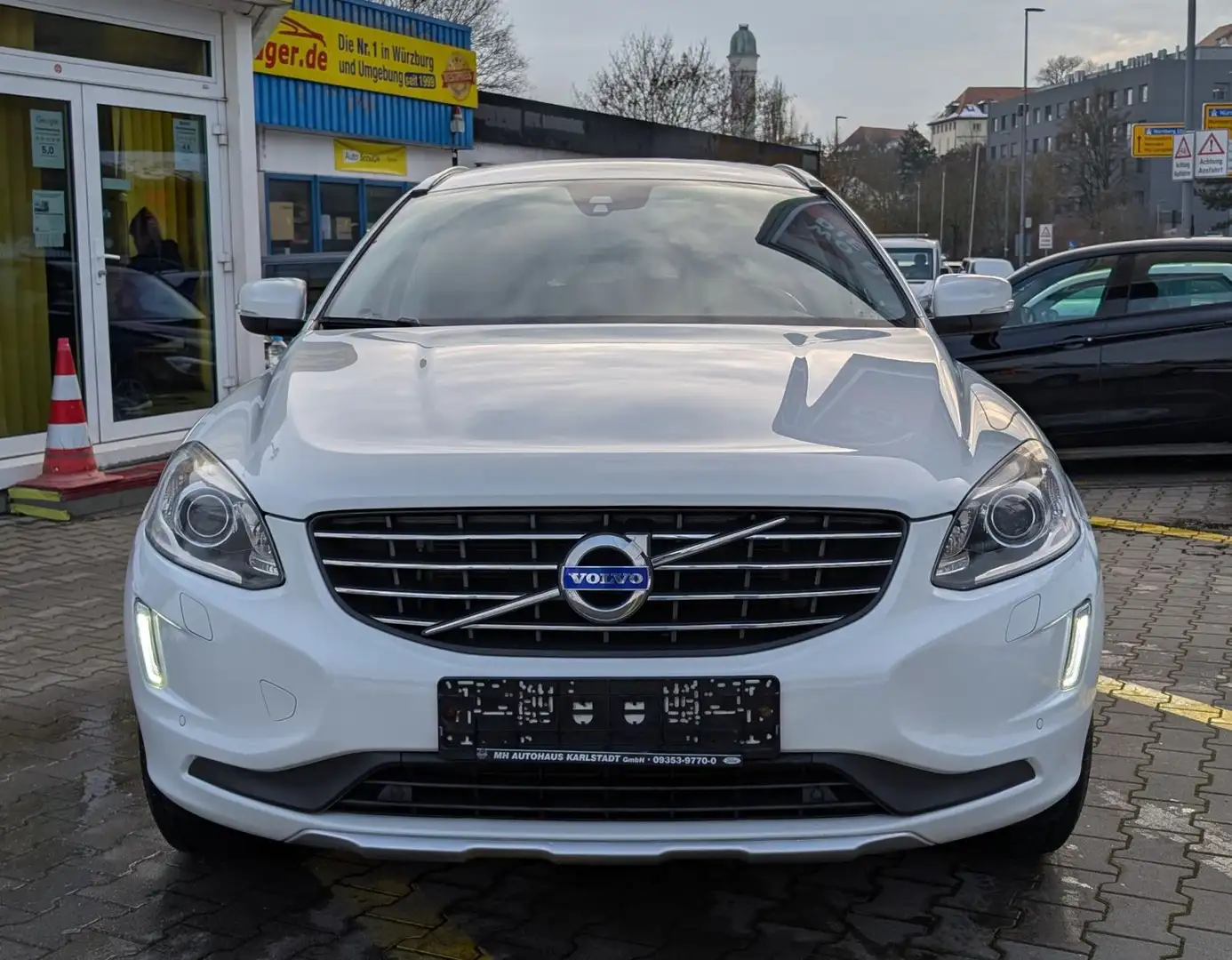 Volvo XC60 D4*2.Hd*Temp*AHK*SH*BiXen*4xShz*PDC*Memory Blanc - 2