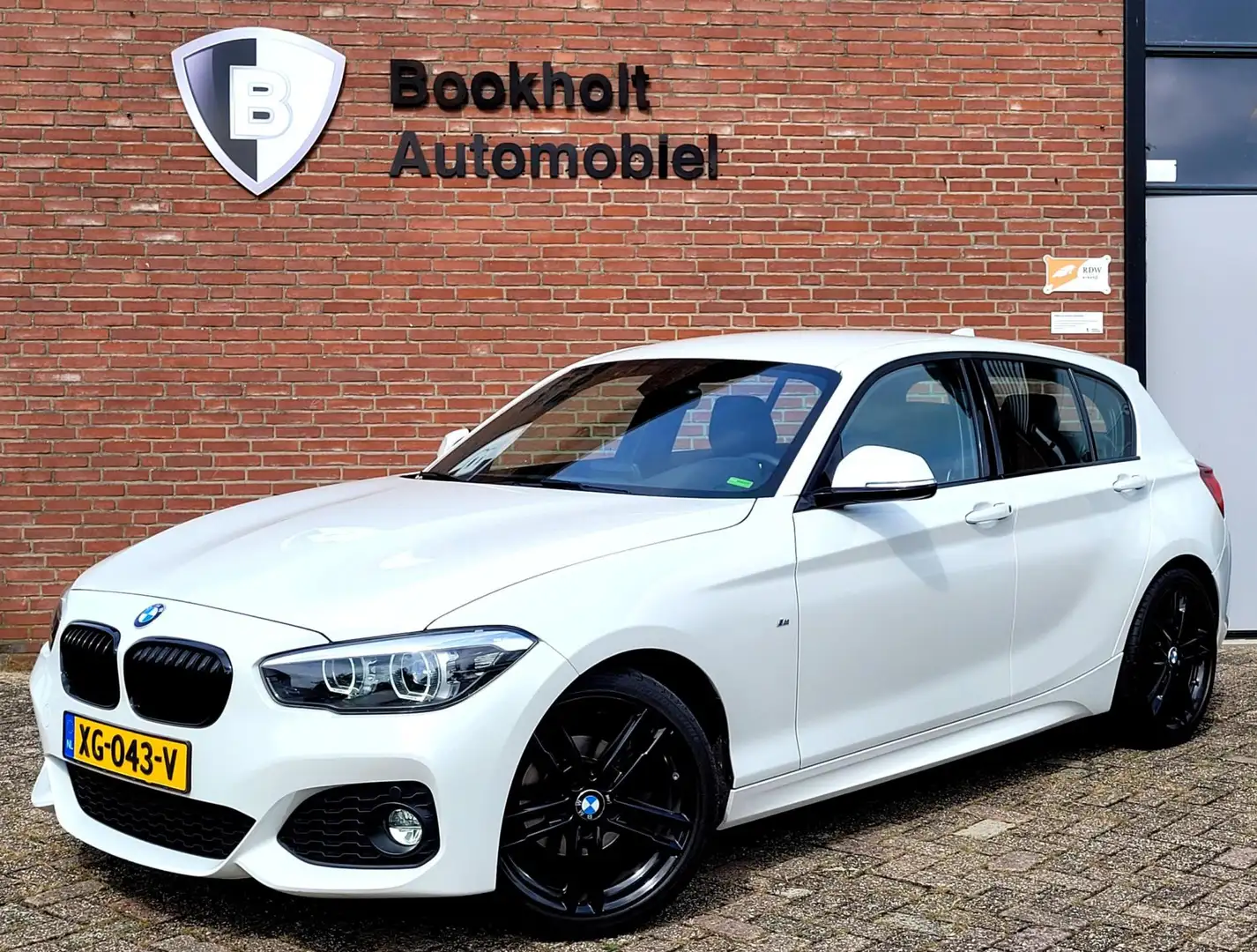 BMW 118 1-serie 118i M-sport, incl. BEURT + APK (Dealer-on Wit - 1