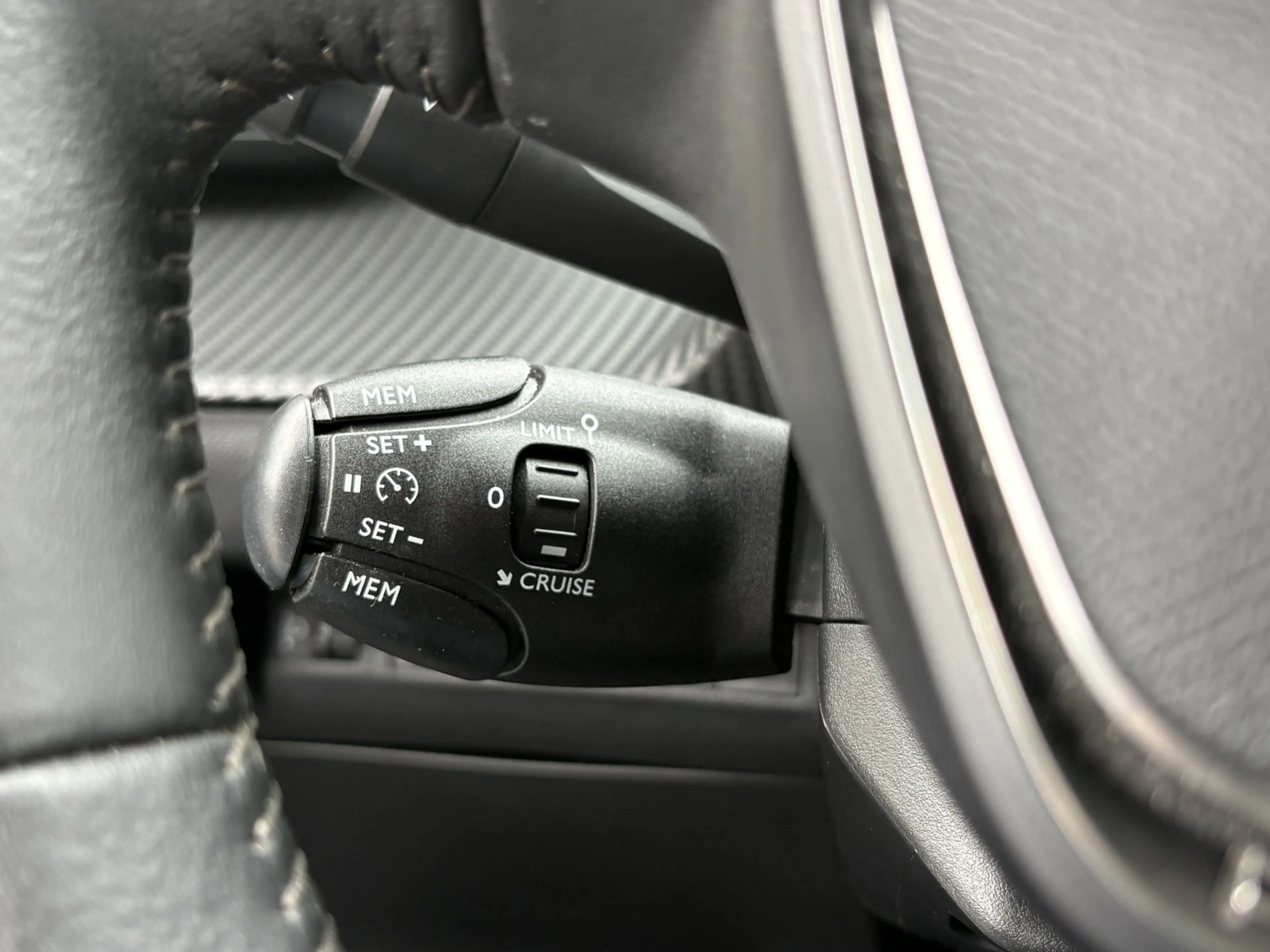 Peugeot e-2008 EV Active Pack 50 kWh -SOH 91.5%- 3 FASE-CLIMA-CAM — photo 21