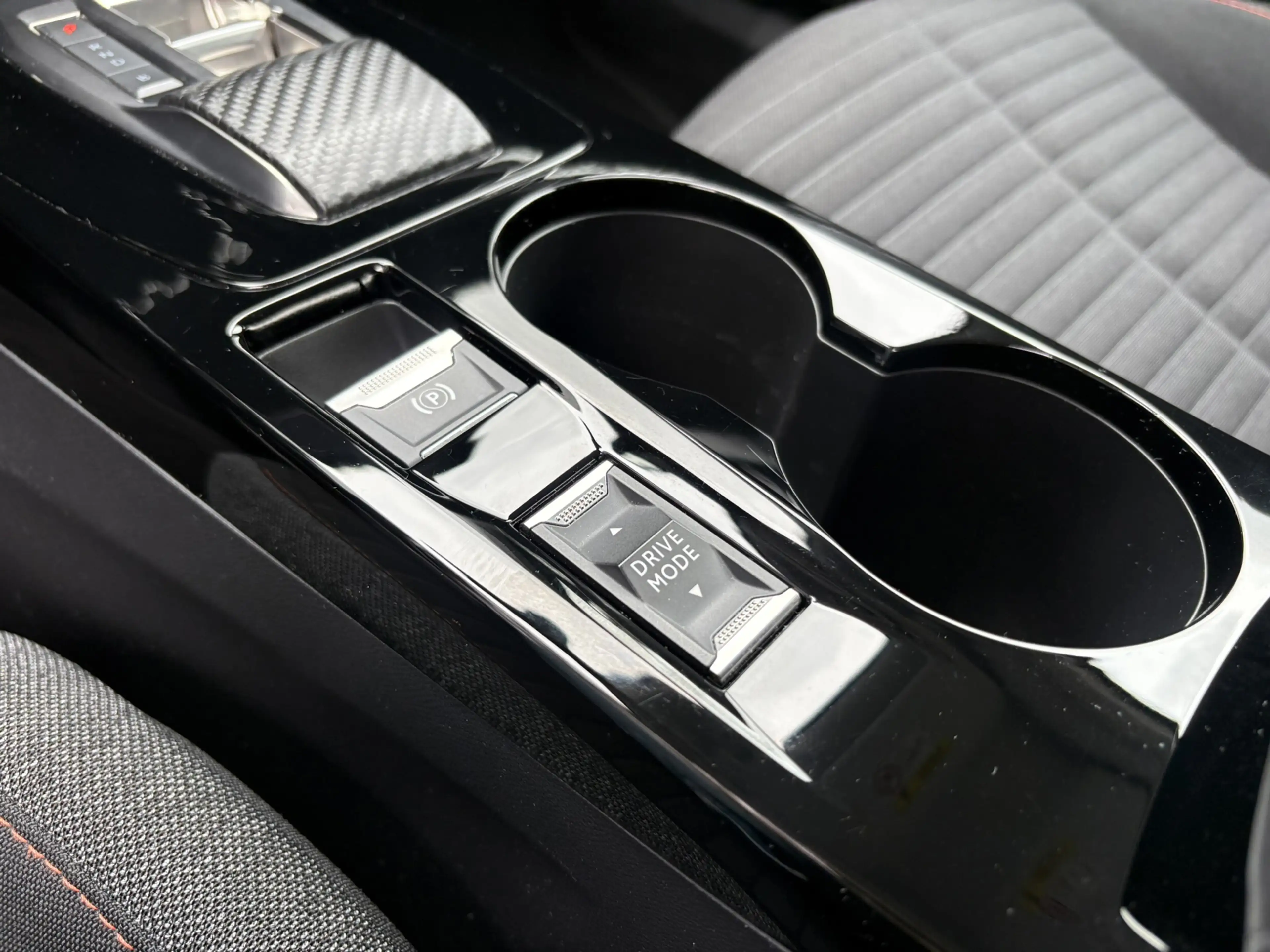 Peugeot e-2008 EV Active Pack 50 kWh -SOH 91.5%- 3 FASE-CLIMA-CAM — photo 19
