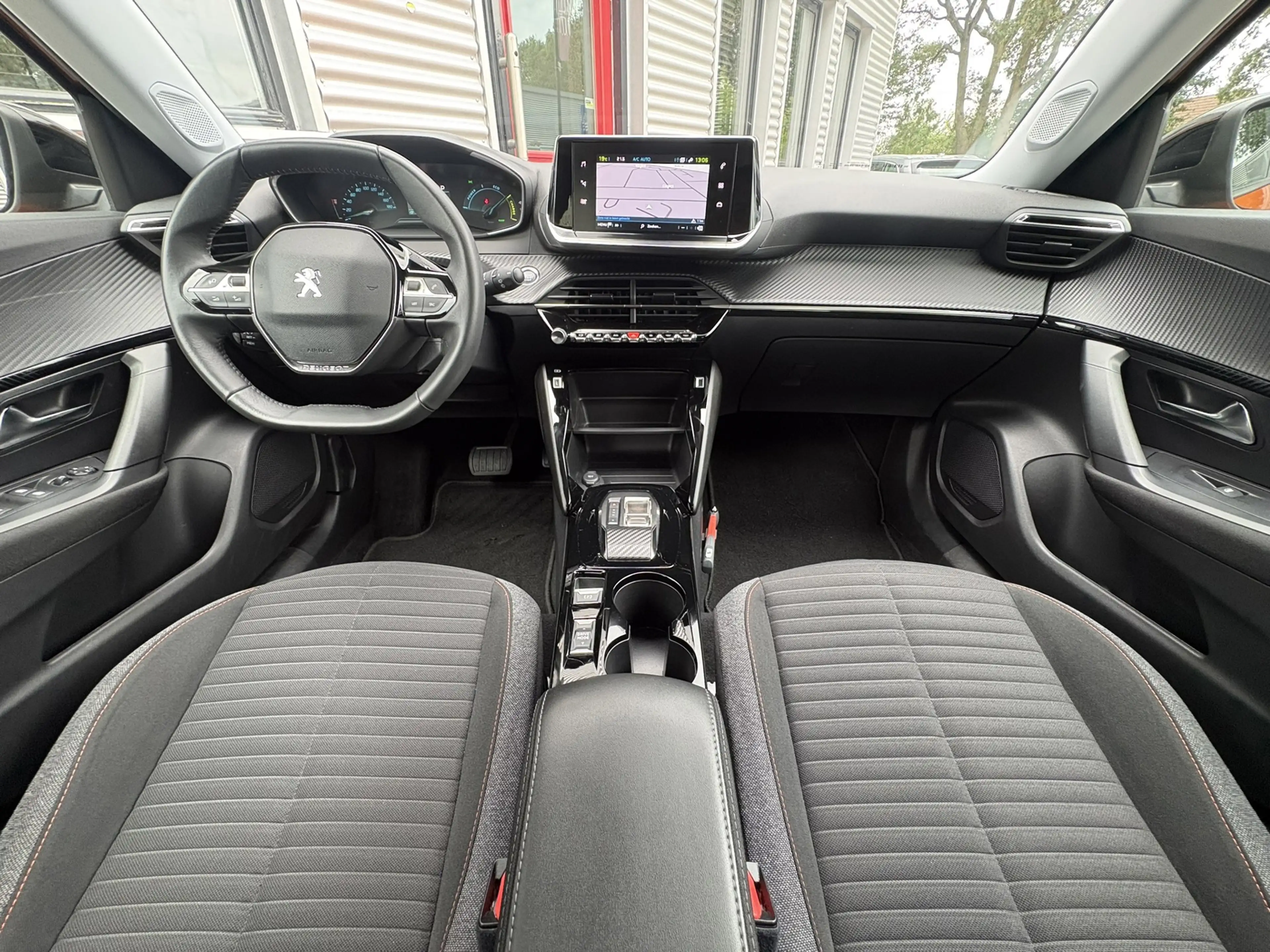 Peugeot e-2008 EV Active Pack 50 kWh -SOH 91.5%- 3 FASE-CLIMA-CAM — photo 13