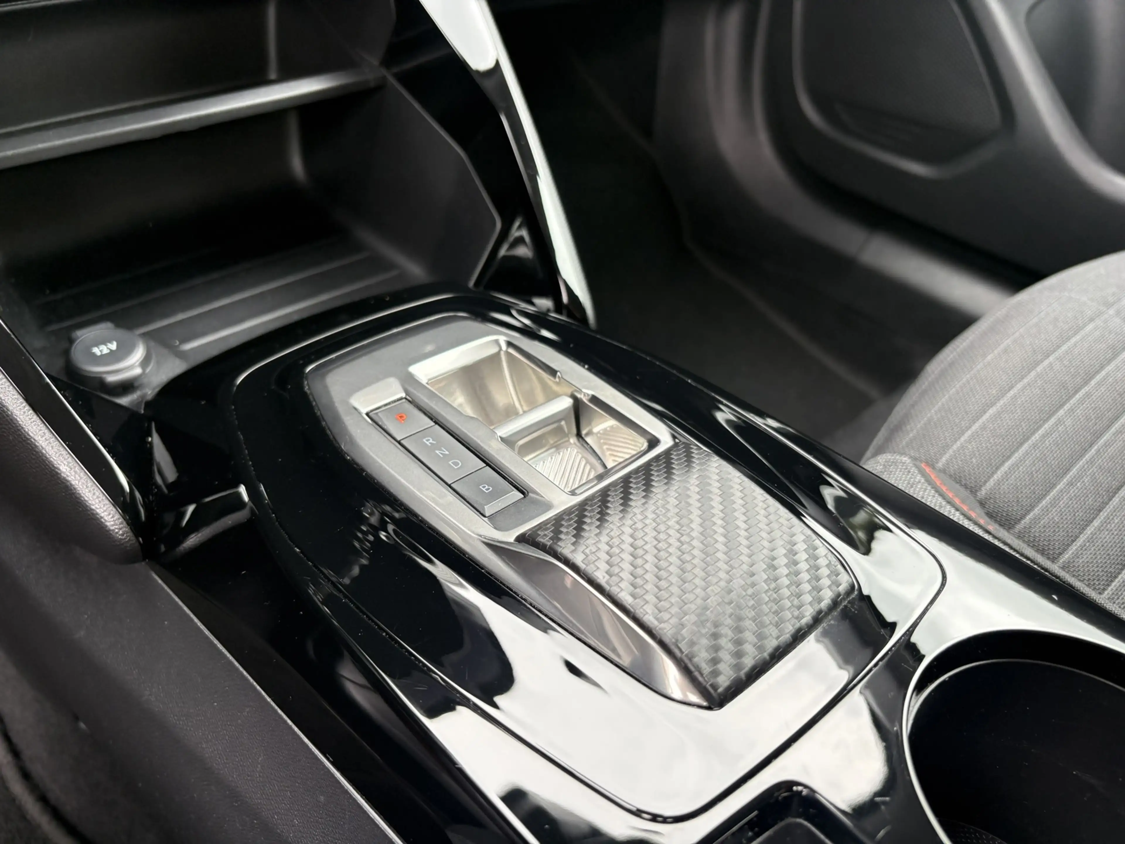 Peugeot e-2008 EV Active Pack 50 kWh -SOH 91.5%- 3 FASE-CLIMA-CAM — photo 18
