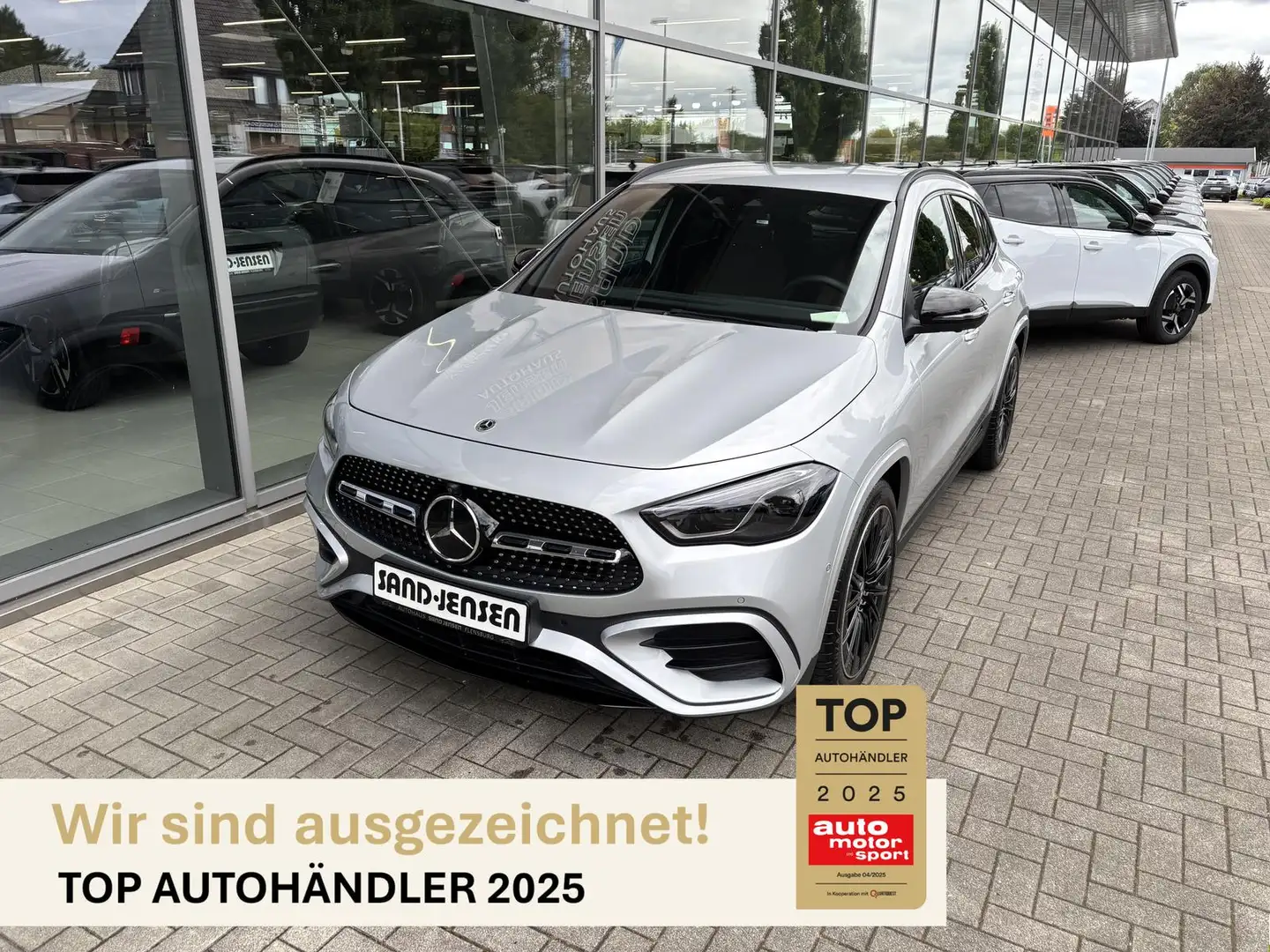 Mercedes-Benz GLA 250 4M AMG Line Premium Night AHK Fahrerass Silber - 1