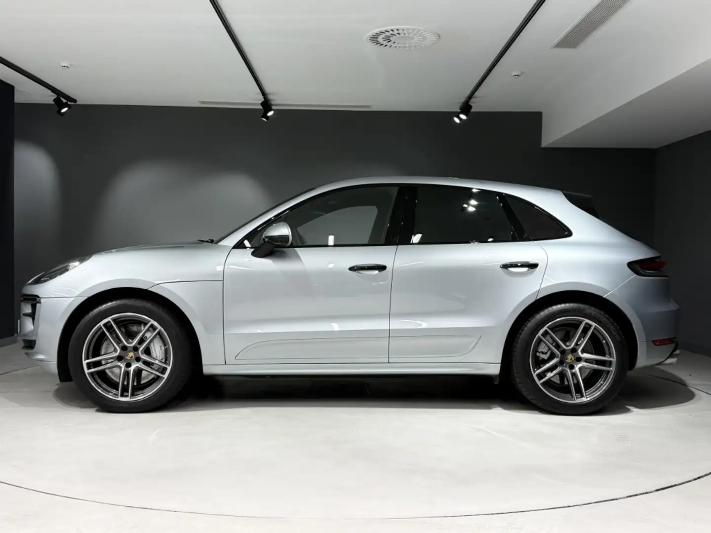 Porsche Macan Turbo Aut. Plateado - 2