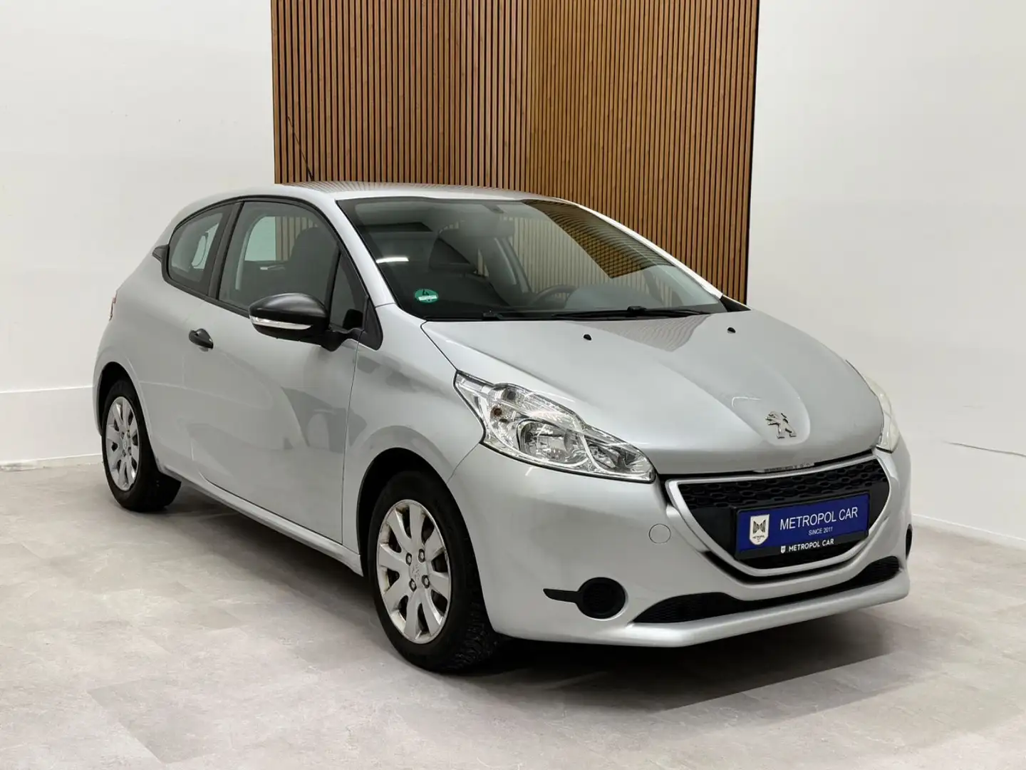 Peugeot 208 Access 1.0 KLIMA/TEMP/ZV/SERVO+TÜV 09.26 Silber - 1
