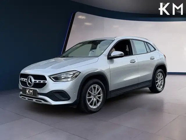 Mercedes-Benz GLA 200 200d 8G-DCT