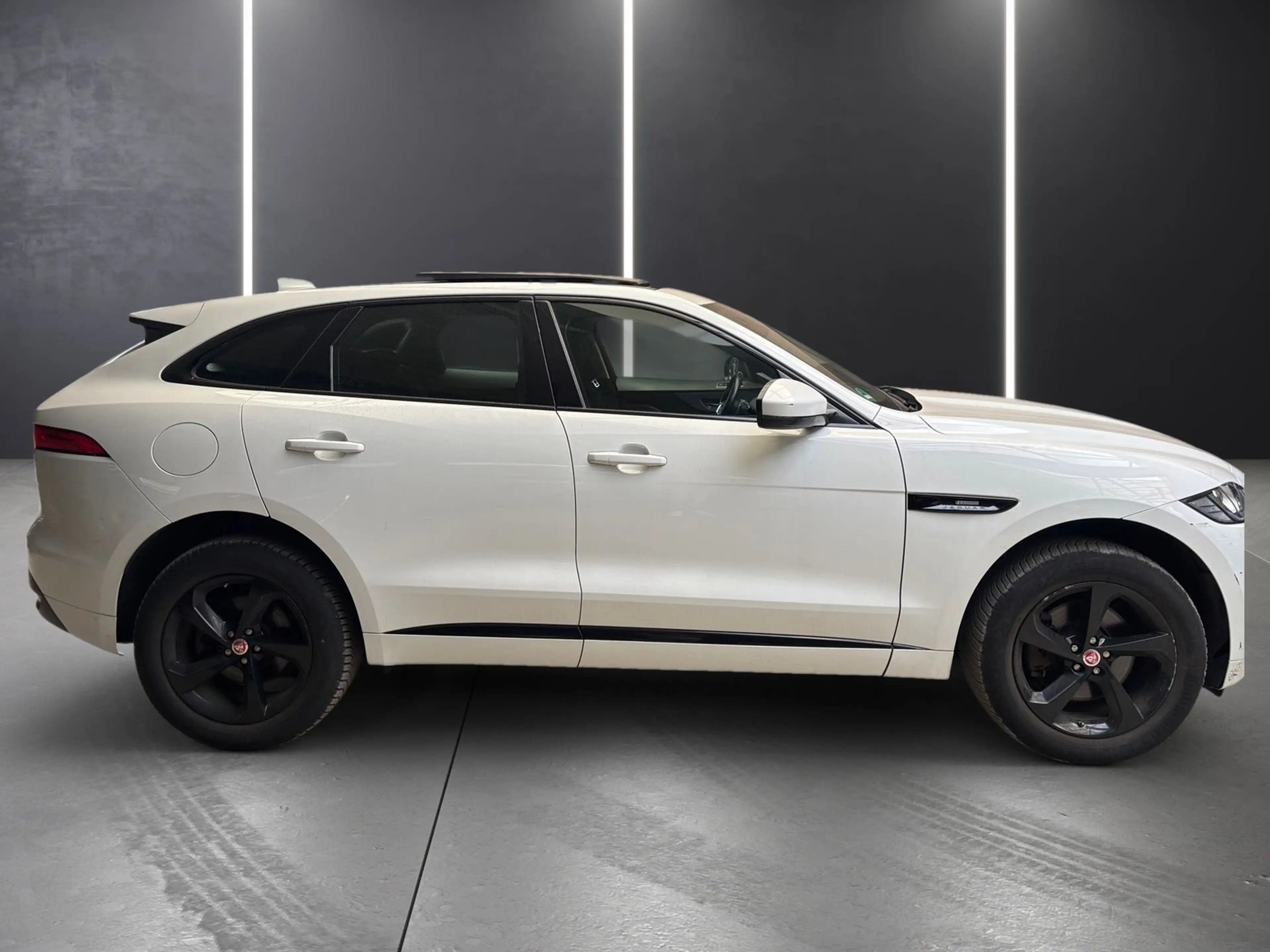 Jaguar F-Pace F-PACE R-Sport AWD — photo 4