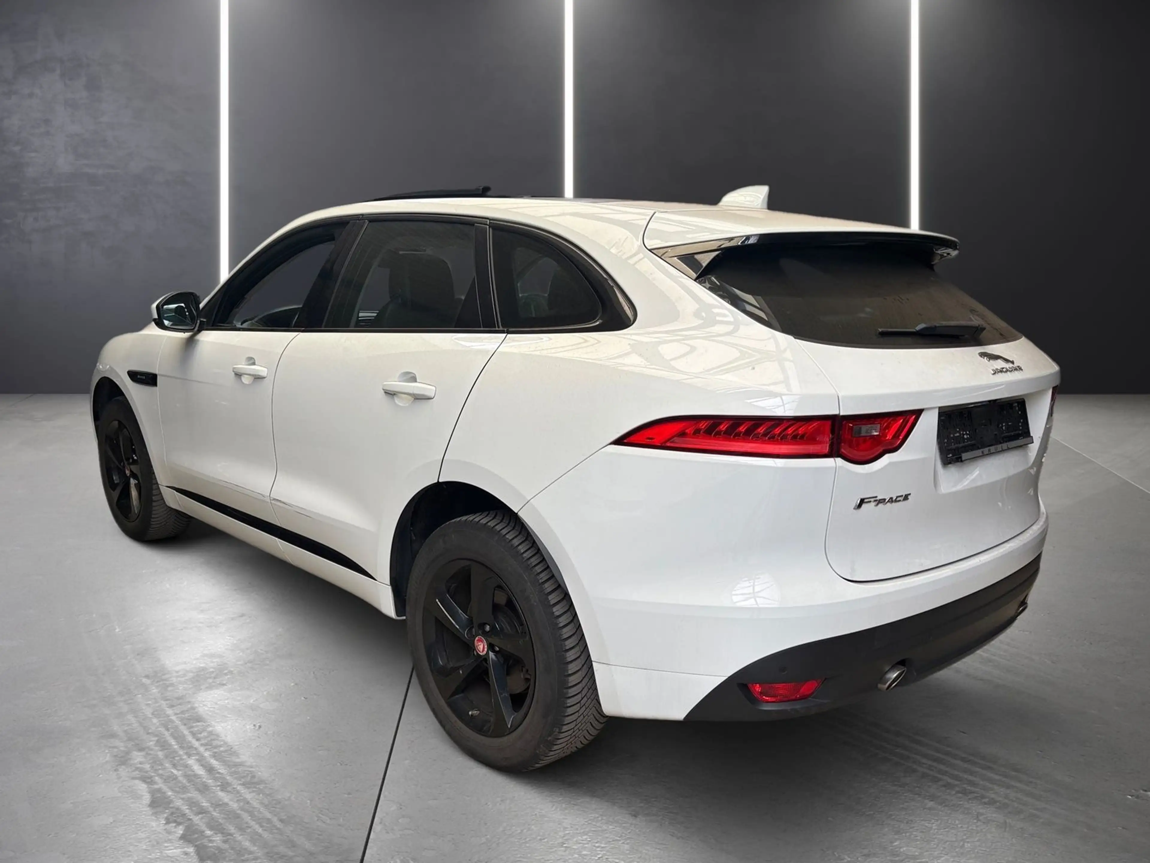Jaguar F-Pace F-PACE R-Sport AWD — photo 7