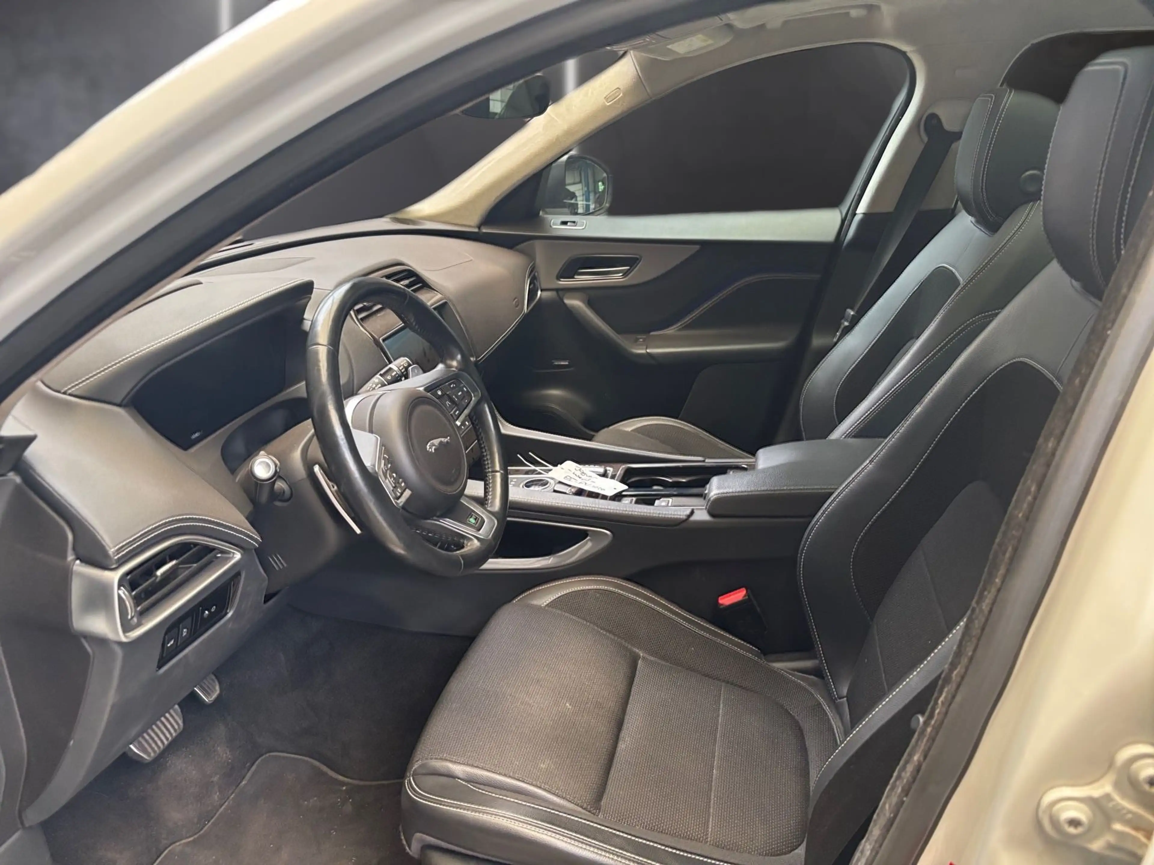 Jaguar F-Pace F-PACE R-Sport AWD — photo 11