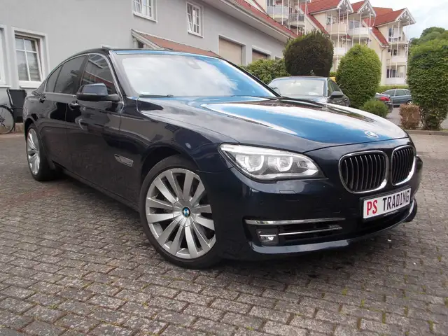 BMW 750 i xDrive MEGA VOLL !! Scheckeft !! 2 Hand !!