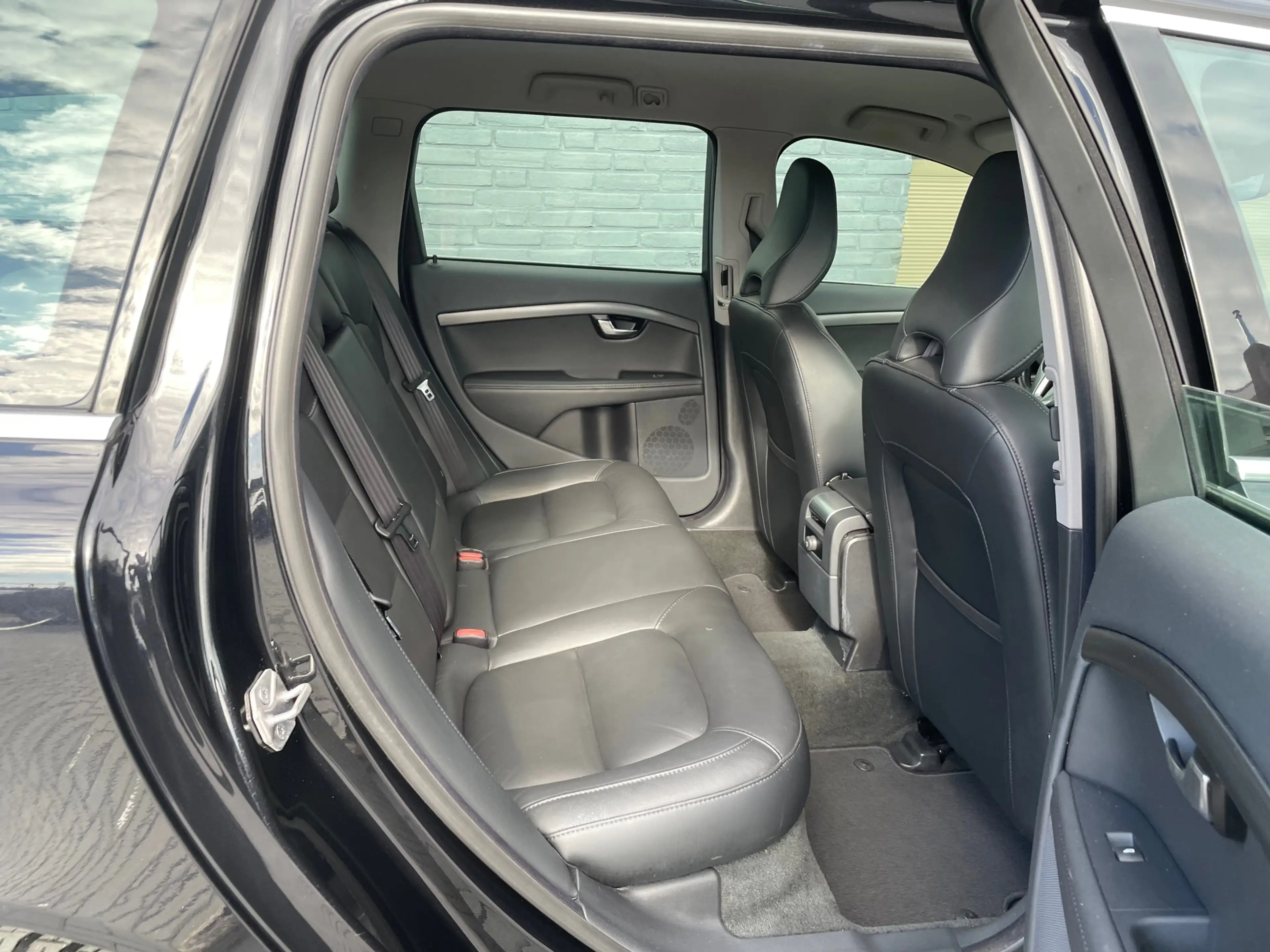 Volvo V70 1.6 T4 Nordic+ automaat trekhaak stoelverwarming — photo 19
