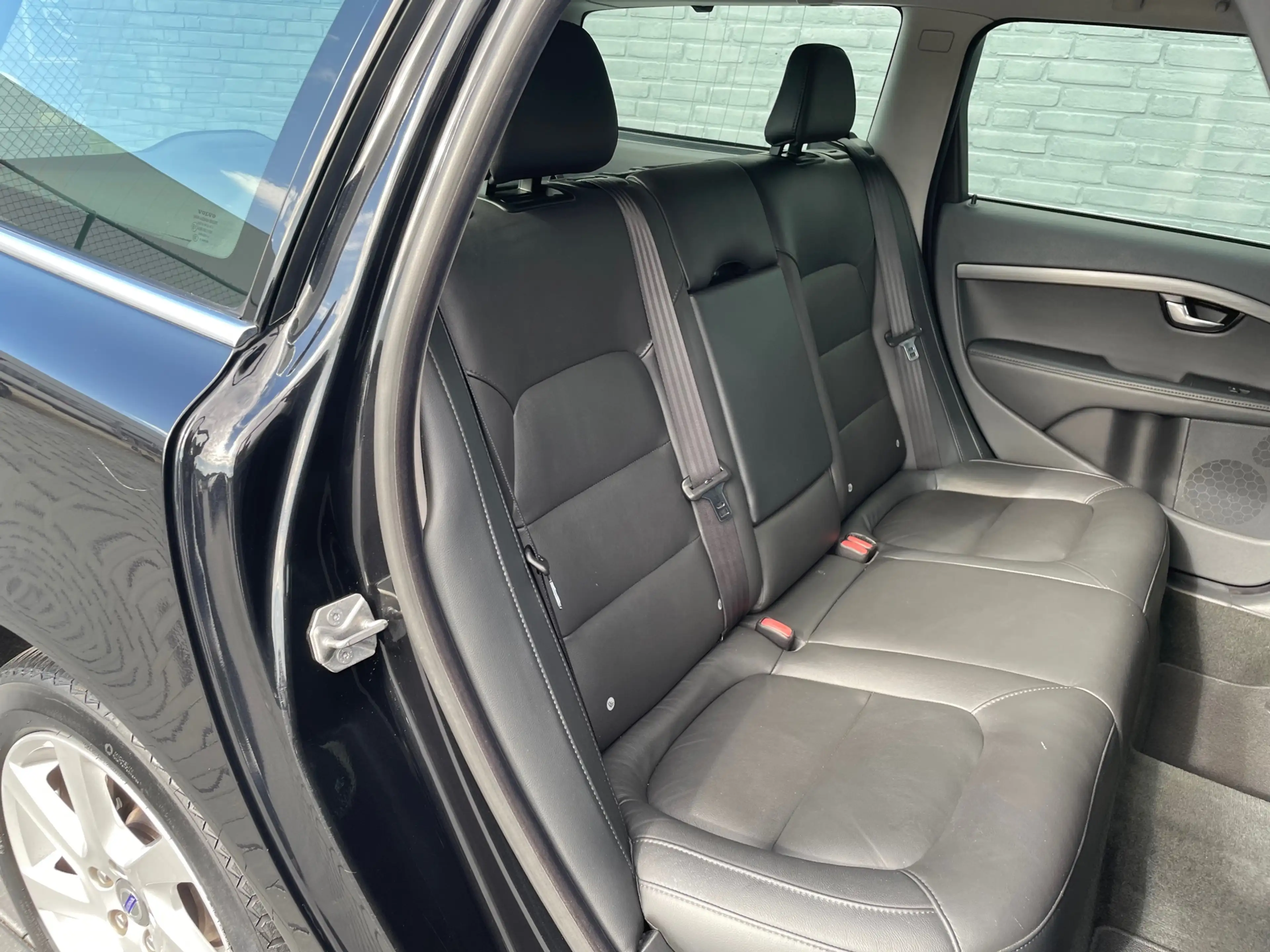 Volvo V70 1.6 T4 Nordic+ automaat trekhaak stoelverwarming — photo 21