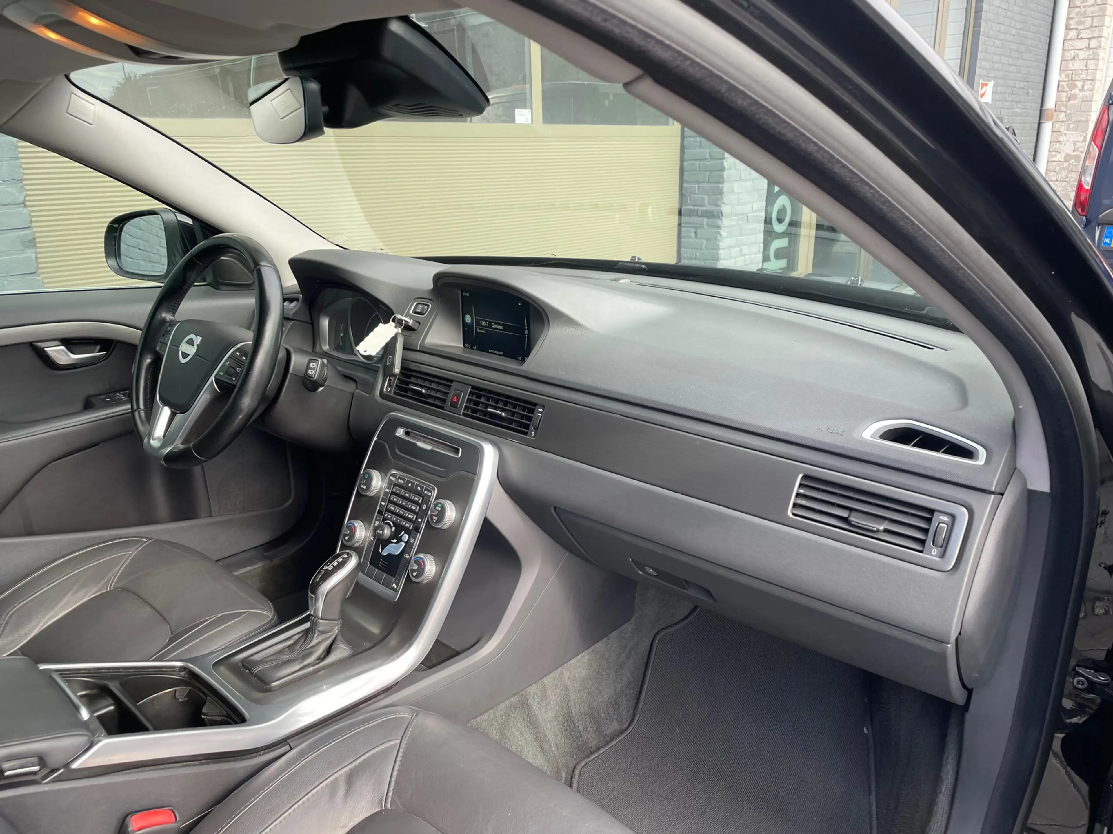 Volvo V70 1.6 T4 Nordic+ automaat trekhaak stoelverwarming — photo 15