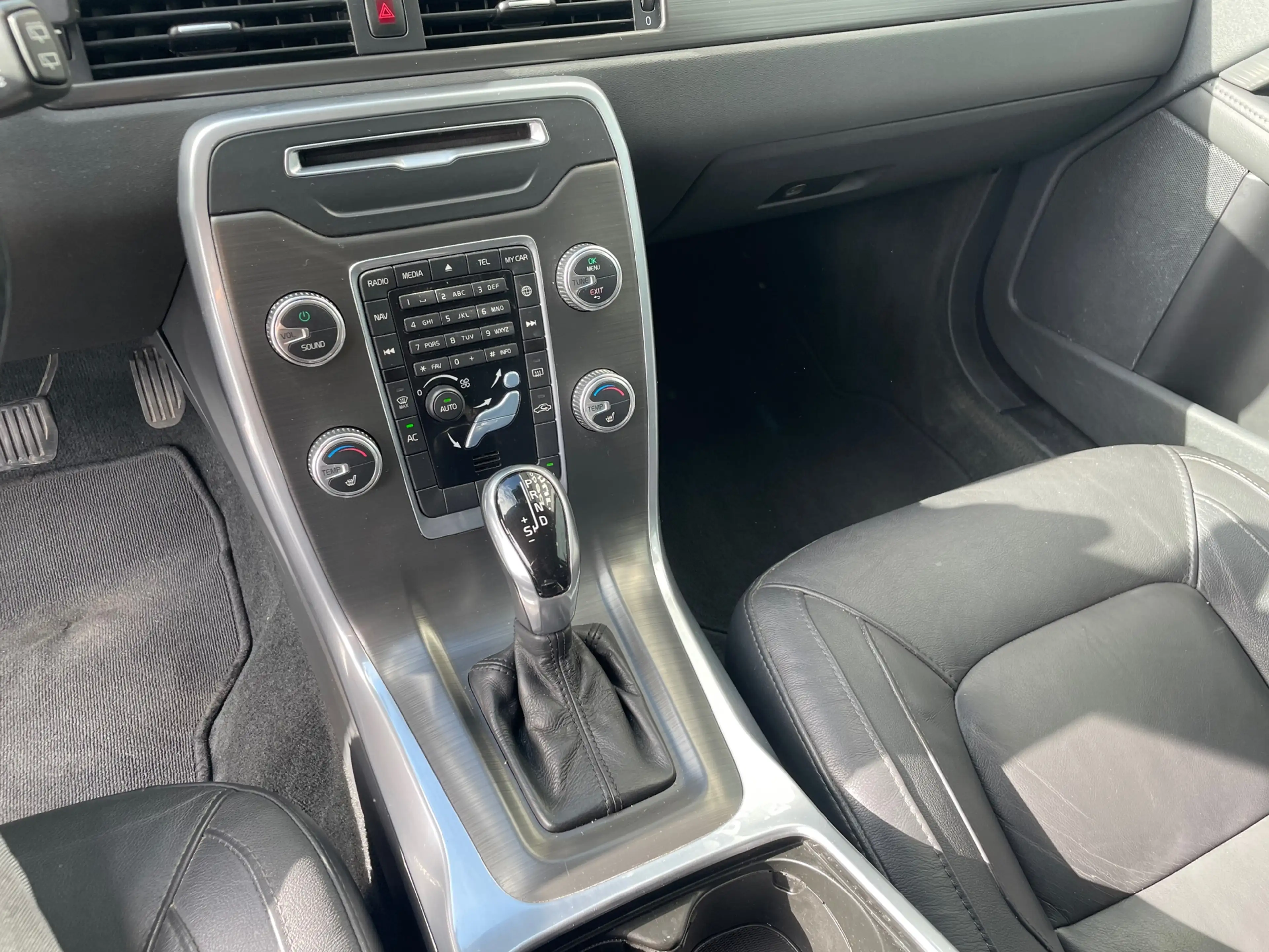 Volvo V70 1.6 T4 Nordic+ automaat trekhaak stoelverwarming — photo 32