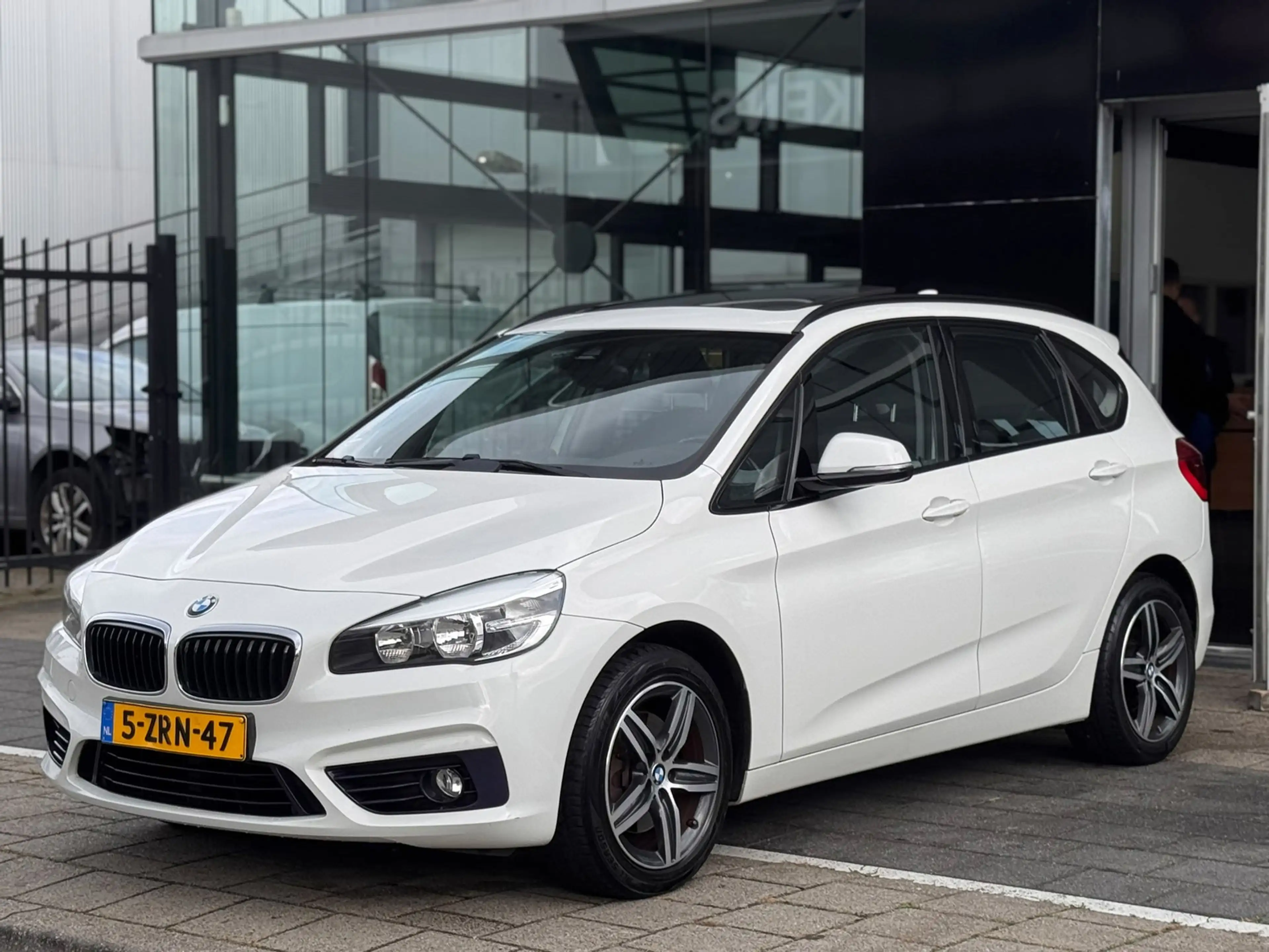 BMW 220 2-serie Active Tourer 220i Executive | Pano | Navi — photo 4