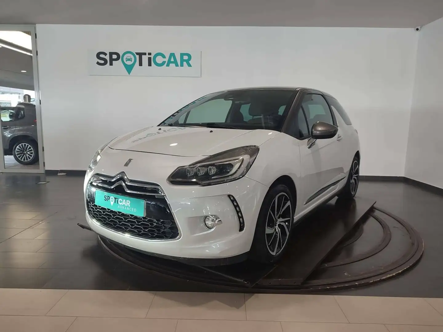 DS Automobiles DS 3 1.6e-HDI Techno Style 90 Blanco - 1