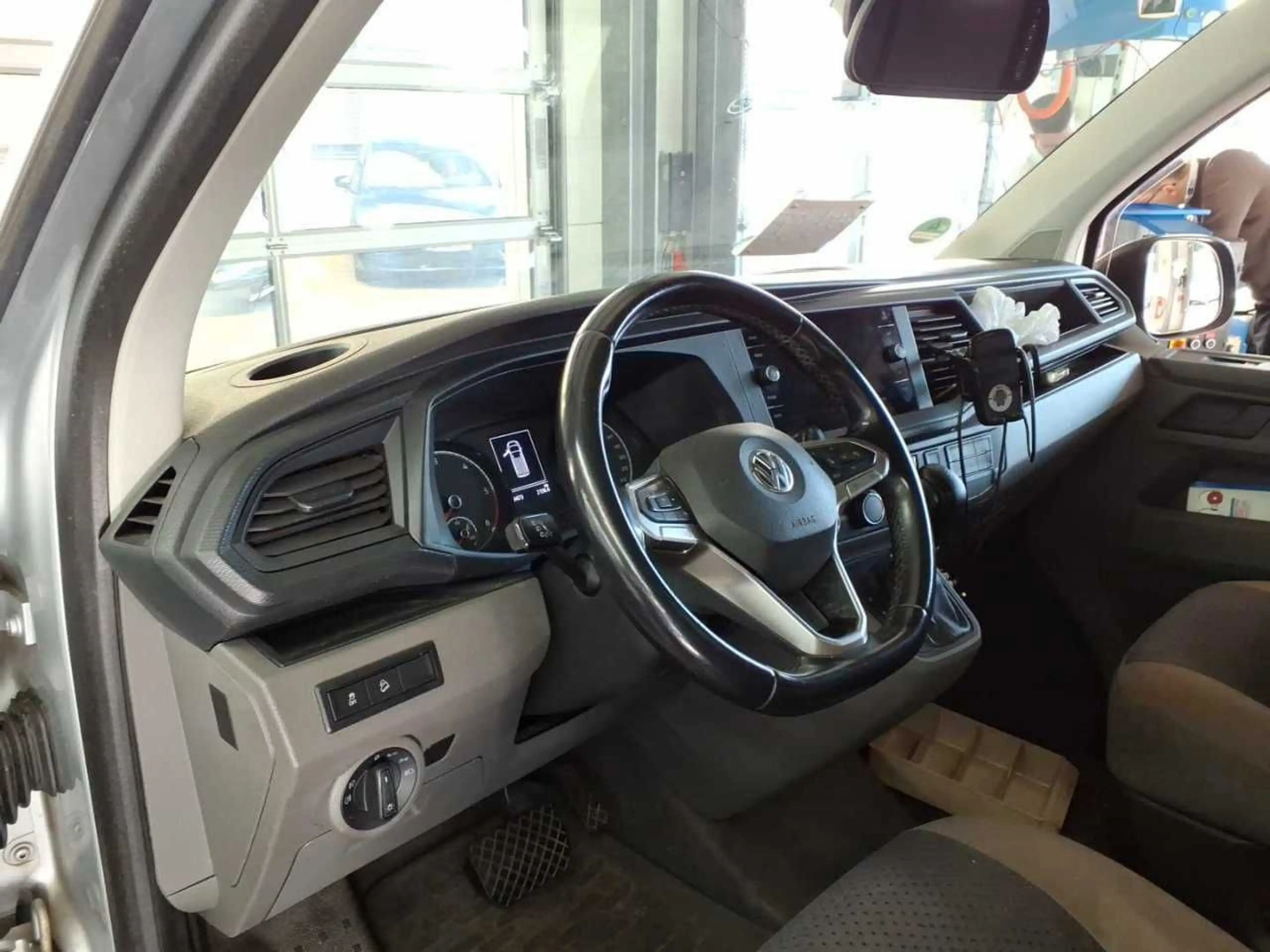 Volkswagen Transporter T6.1 2.0TDI DSG 4MOTION Kasten lang — photo 6