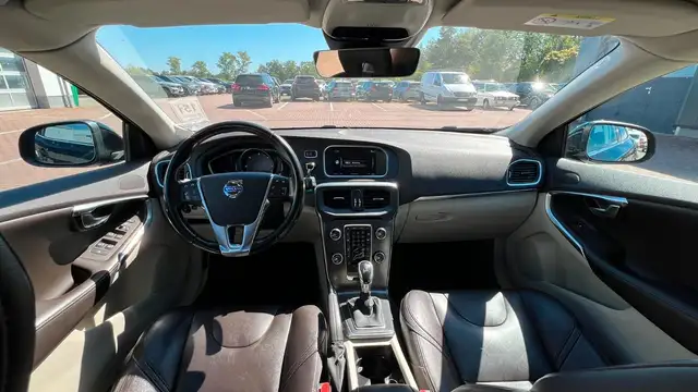 Volvo V40 view 13