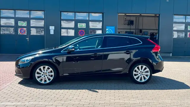 Volvo V40 view 3