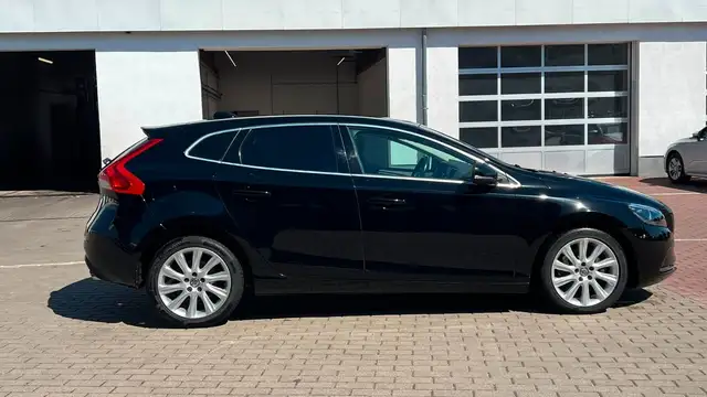 Volvo V40 view 8