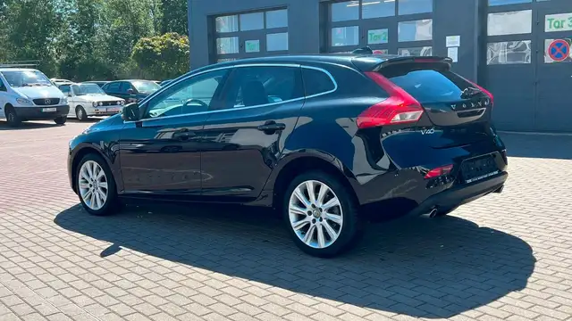 Volvo V40 view 4