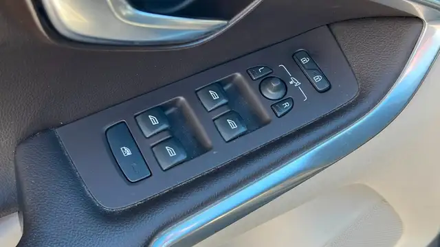 Volvo V40 view 11