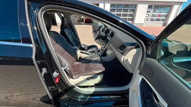 Volvo V40 view 15