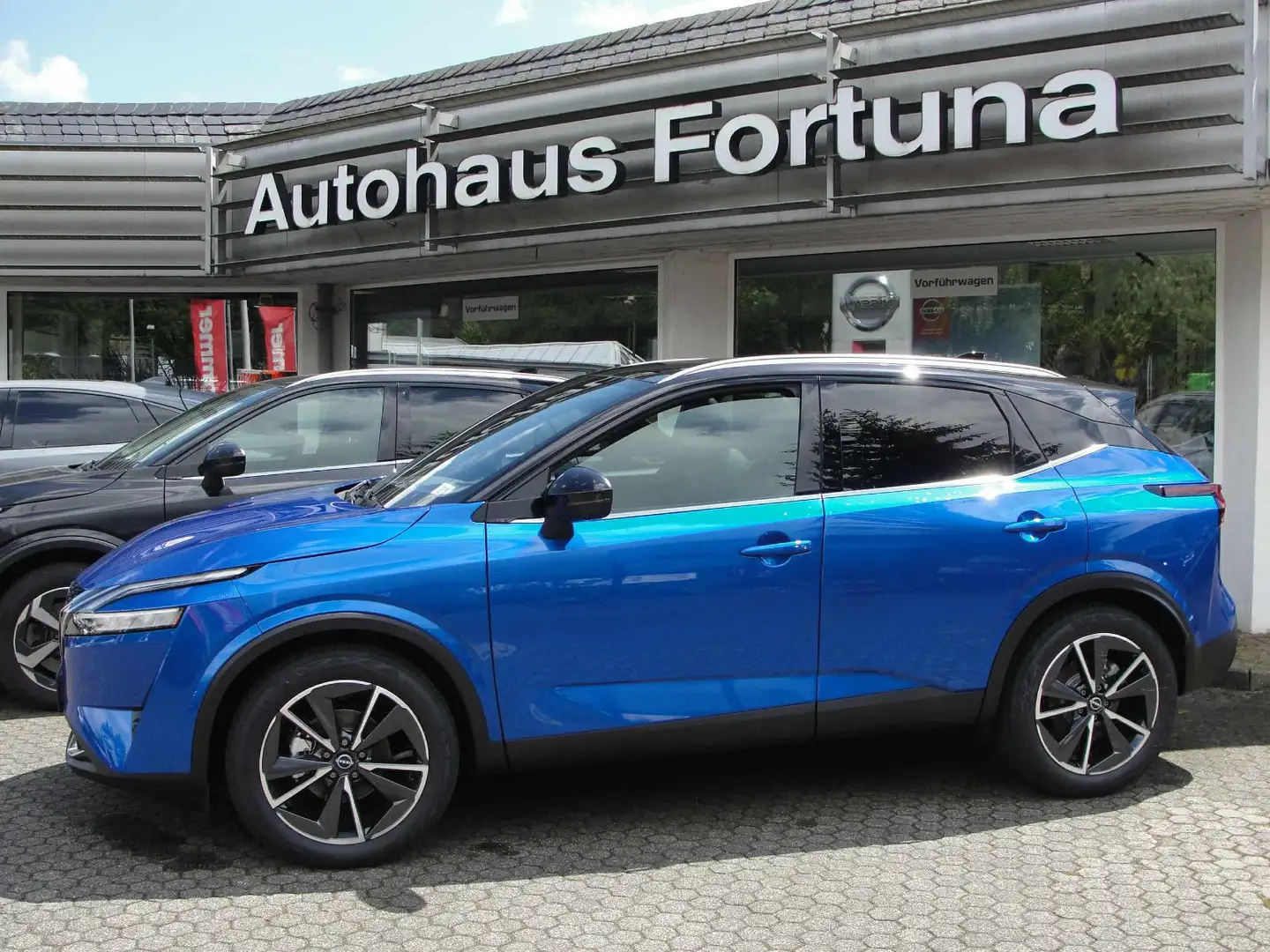 Nissan Qashqai Tekna 4x4 Automatic  Glasdach LED Blu/Azzurro - 1