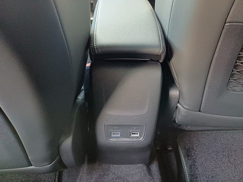 Peugeot e-2008 54kWh GT DEMO — photo 11