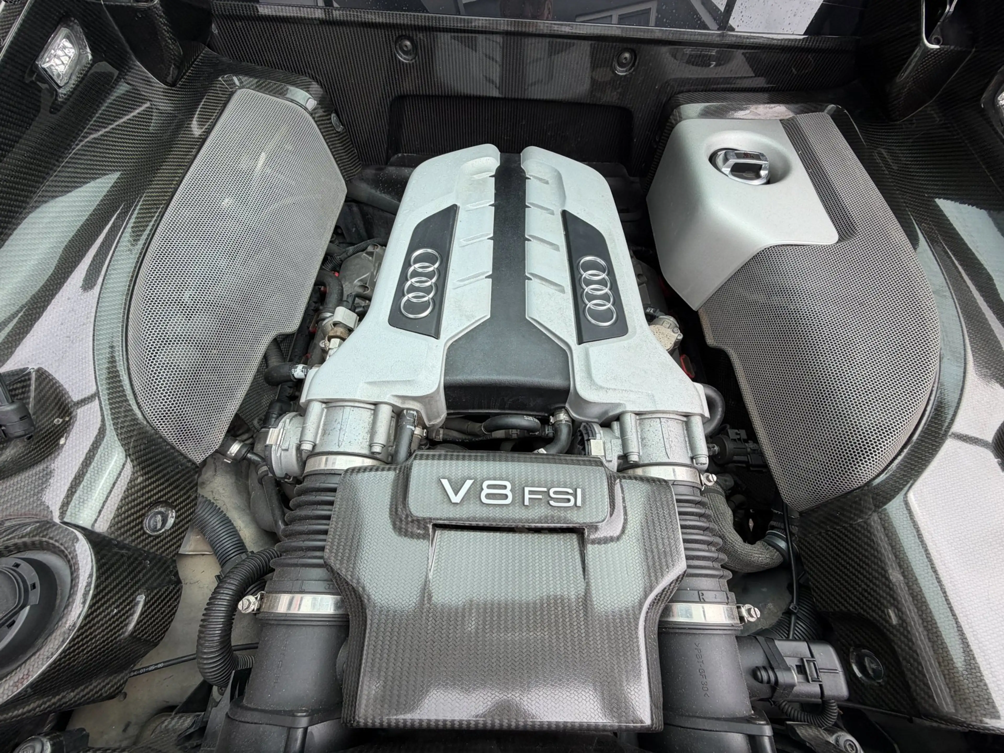 Audi R8 4.2 V8 FSI Quattro / Carbon / B&O / Alcantara / in — photo 43