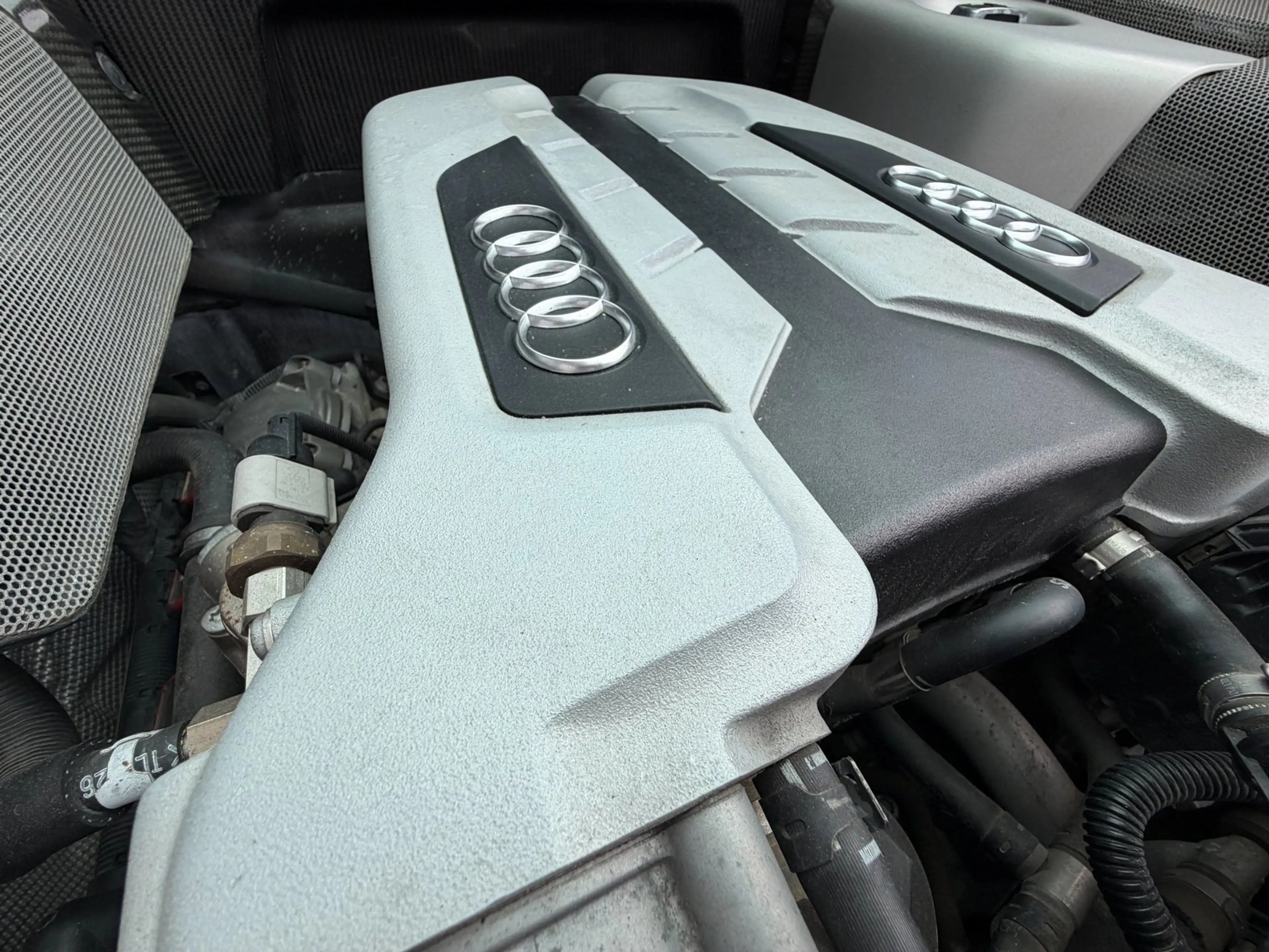 Audi R8 4.2 V8 FSI Quattro / Carbon / B&O / Alcantara / in — photo 45