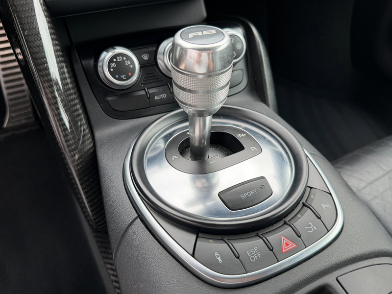 Audi R8 4.2 V8 FSI Quattro / Carbon / B&O / Alcantara / in — photo 36