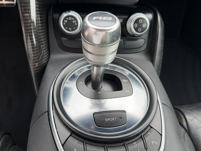 Audi R8 4.2 V8 FSI Quattro / Carbon / B&O / Alcantara / in — photo 37