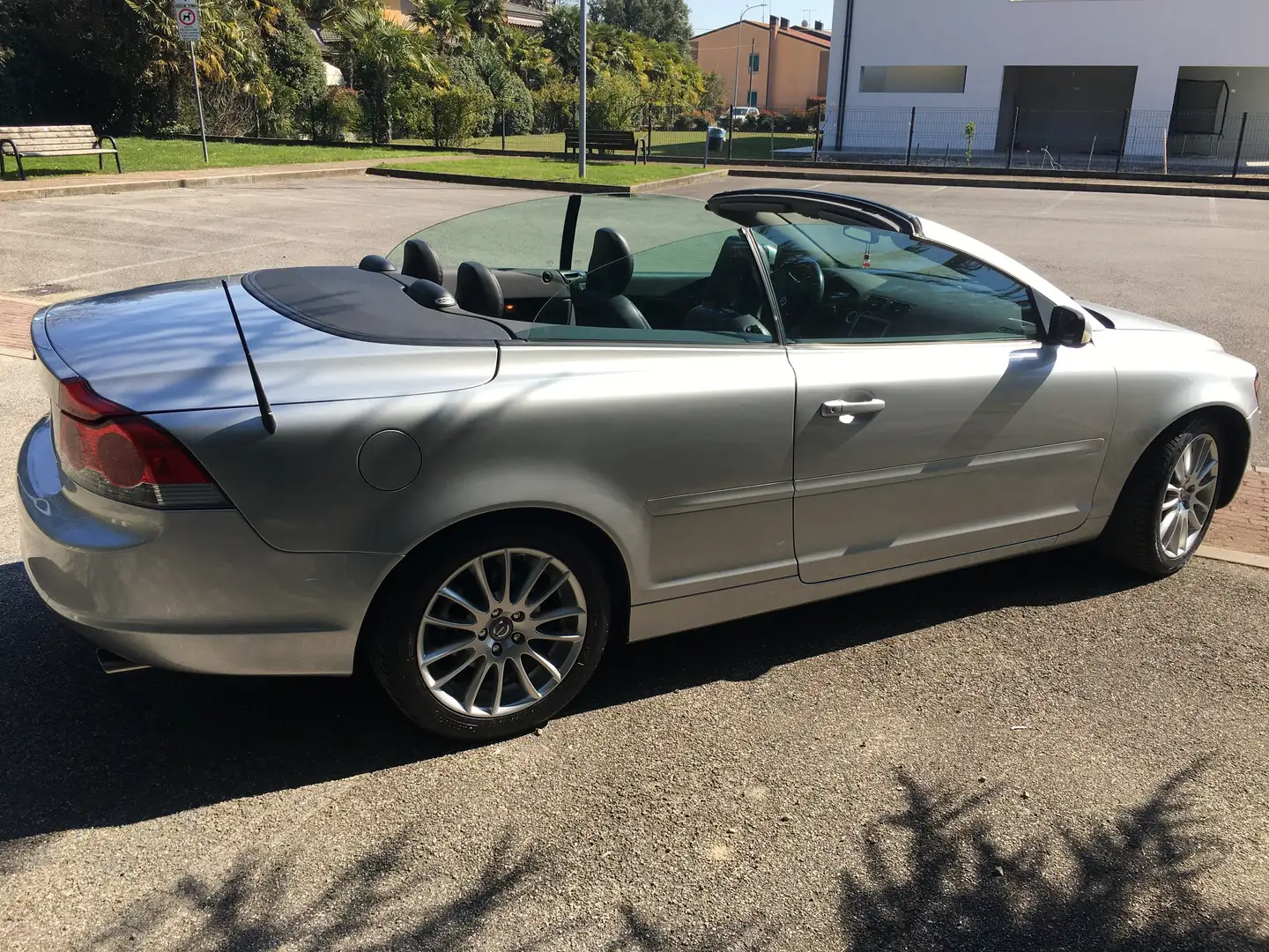 Volvo C70 C70 II 2005 CABRIO 2.4 d5 Momentum auto Argento - 2