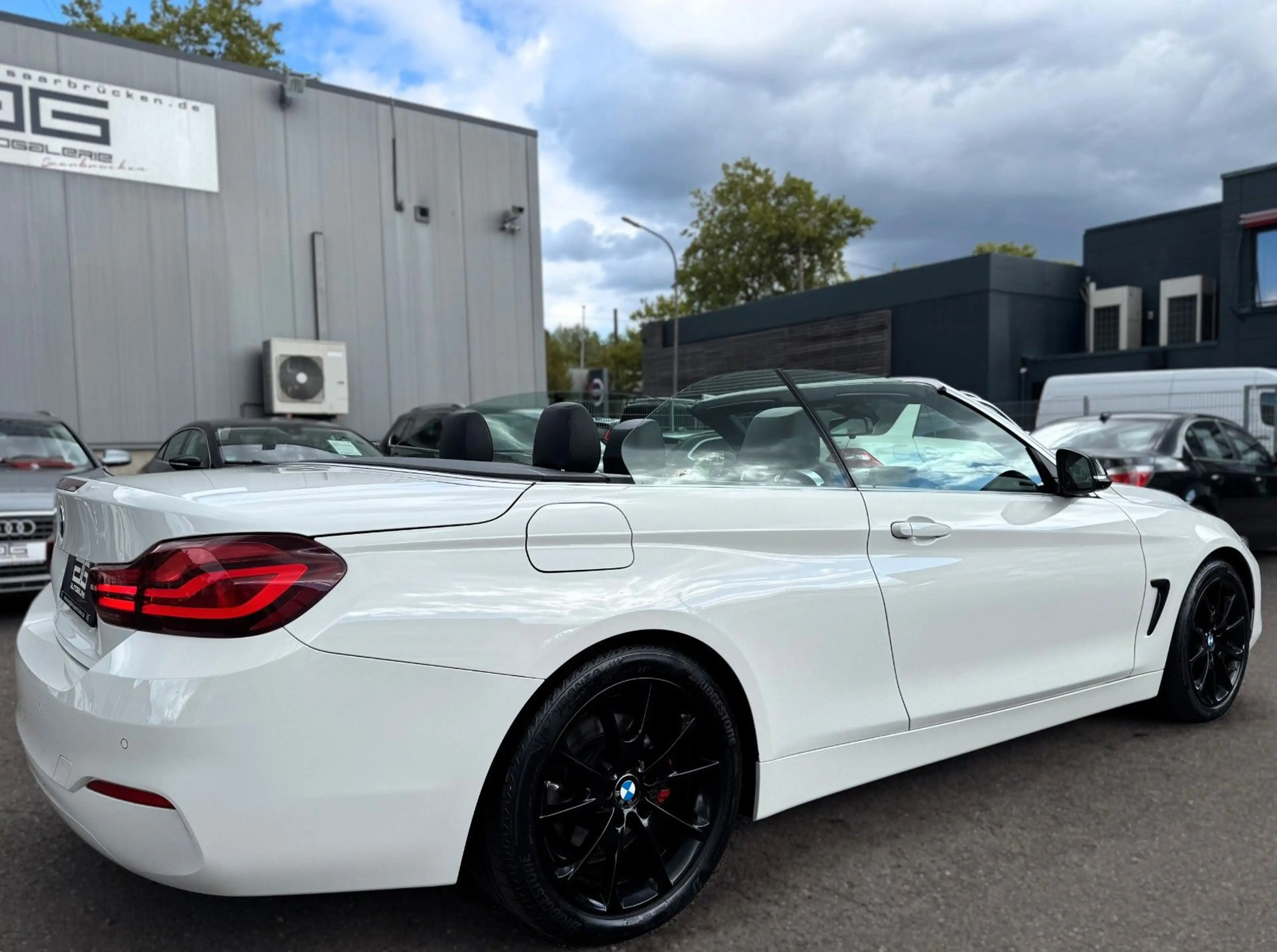 BMW 420 i Cabrio Autom. *LEDER/HUD/AIRSCARF/NAVI/LED* — photo 11