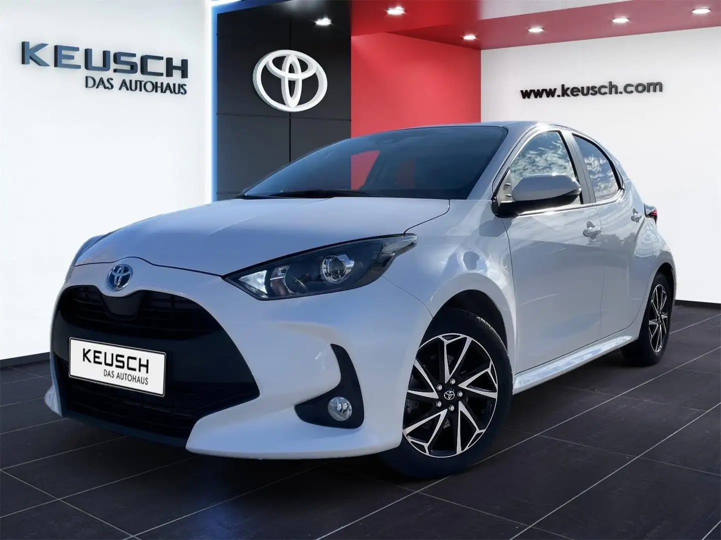 Toyota Yaris 1,5 l Hybrid, 5-türig, Act. Drive Weiß - 1