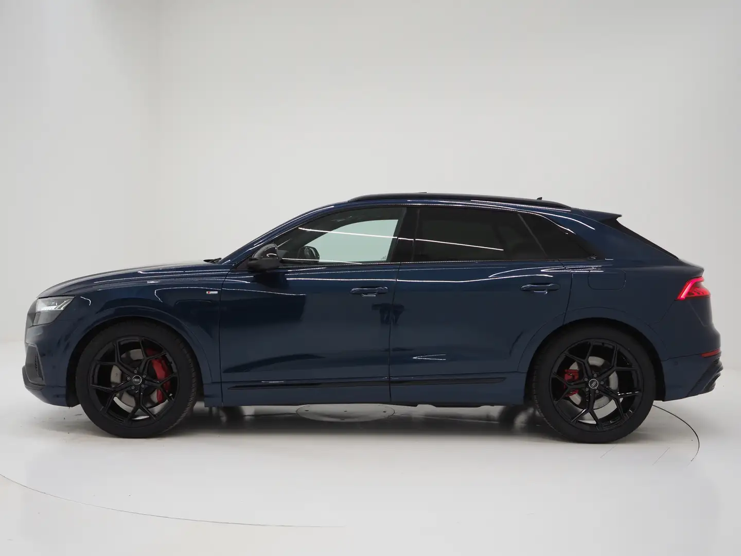 Audi Q8 60 TFSIe quattro Competition | Panoramadak | Lucht Blauw - 2