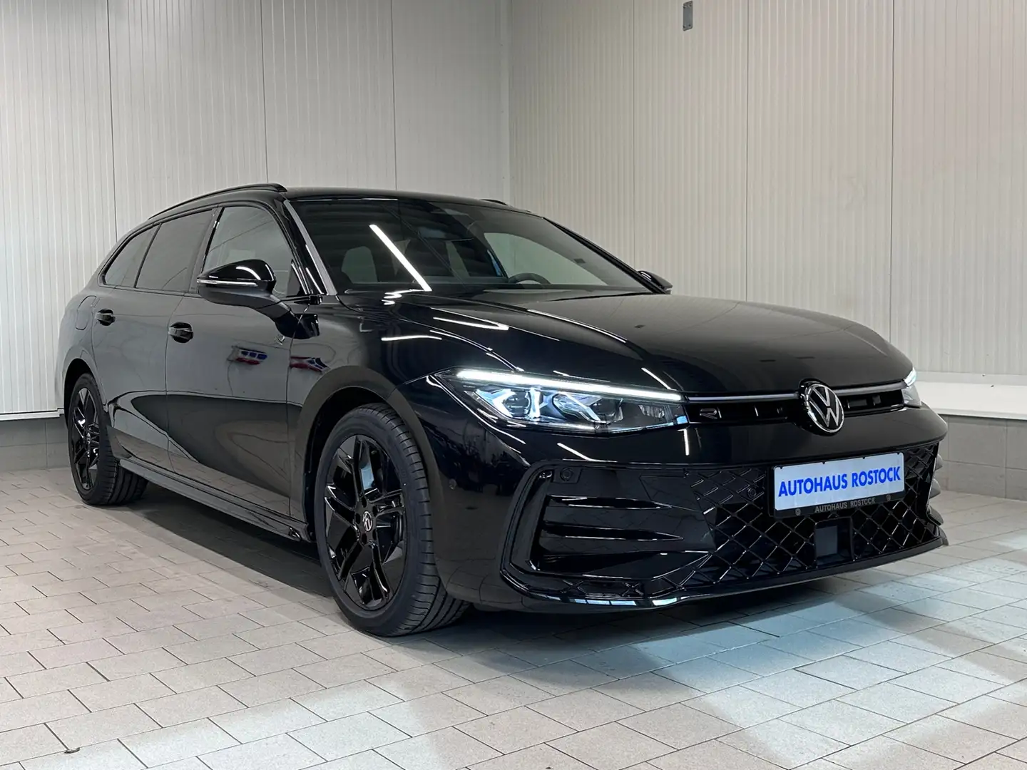 Volkswagen Passat Variant R-line 2.0 TDI DSG BLACK STYLE AHK Zwart - 2
