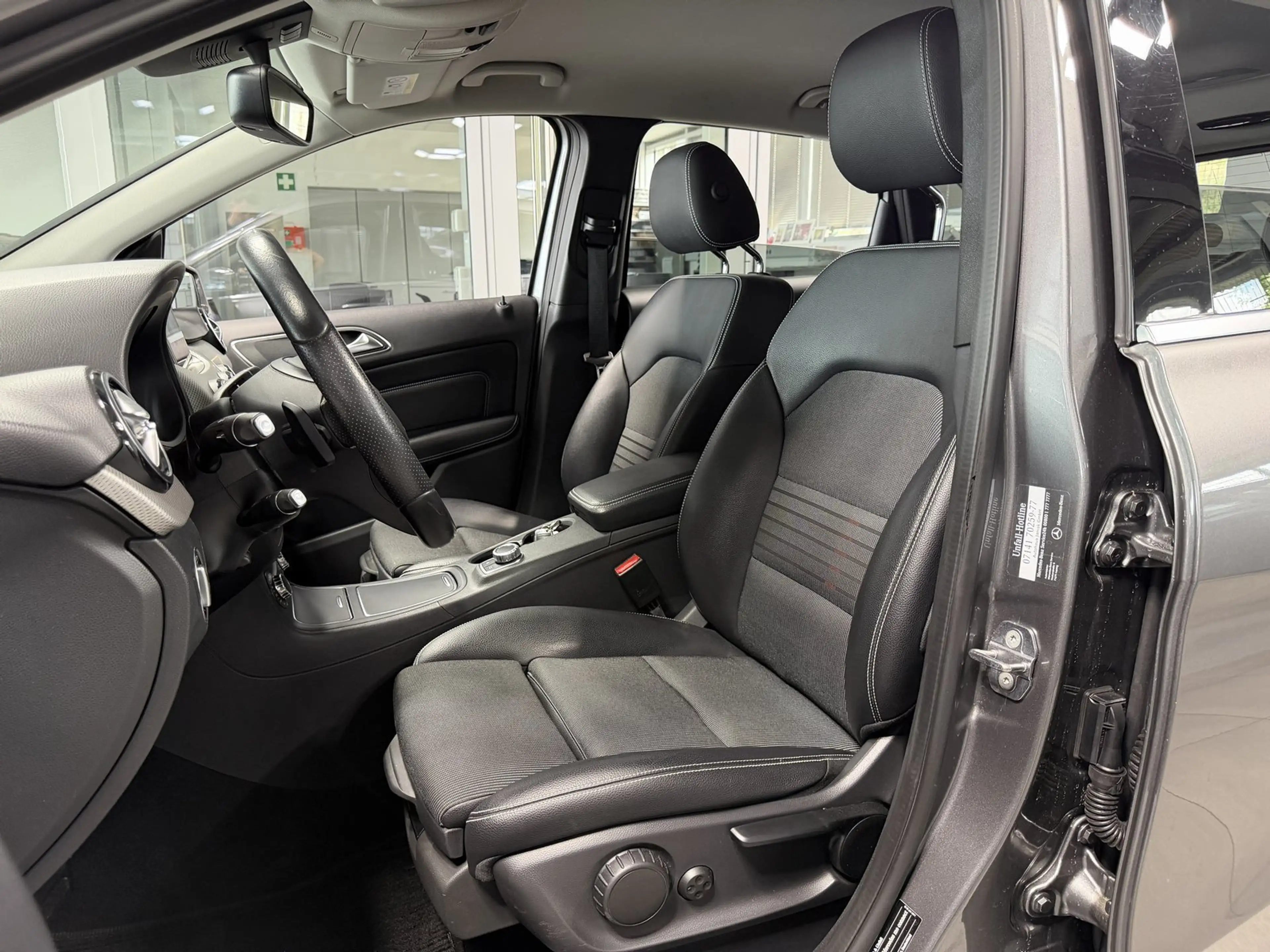 Mercedes-Benz B 200 d Urban LED NAVI PDC&KAM KLIMA+AMBIENTE+SHZ — photo 10