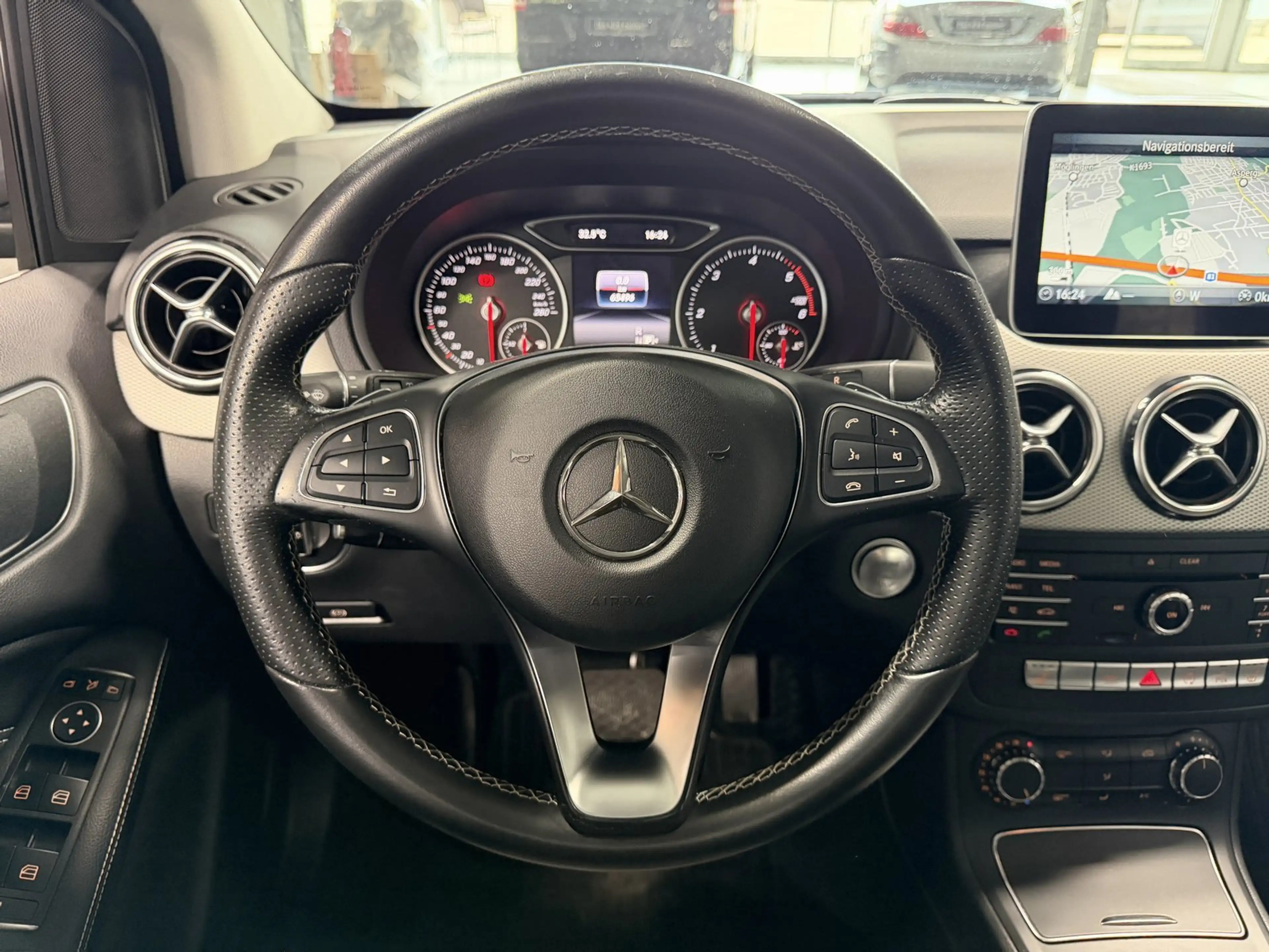Mercedes-Benz B 200 d Urban LED NAVI PDC&KAM KLIMA+AMBIENTE+SHZ — photo 15