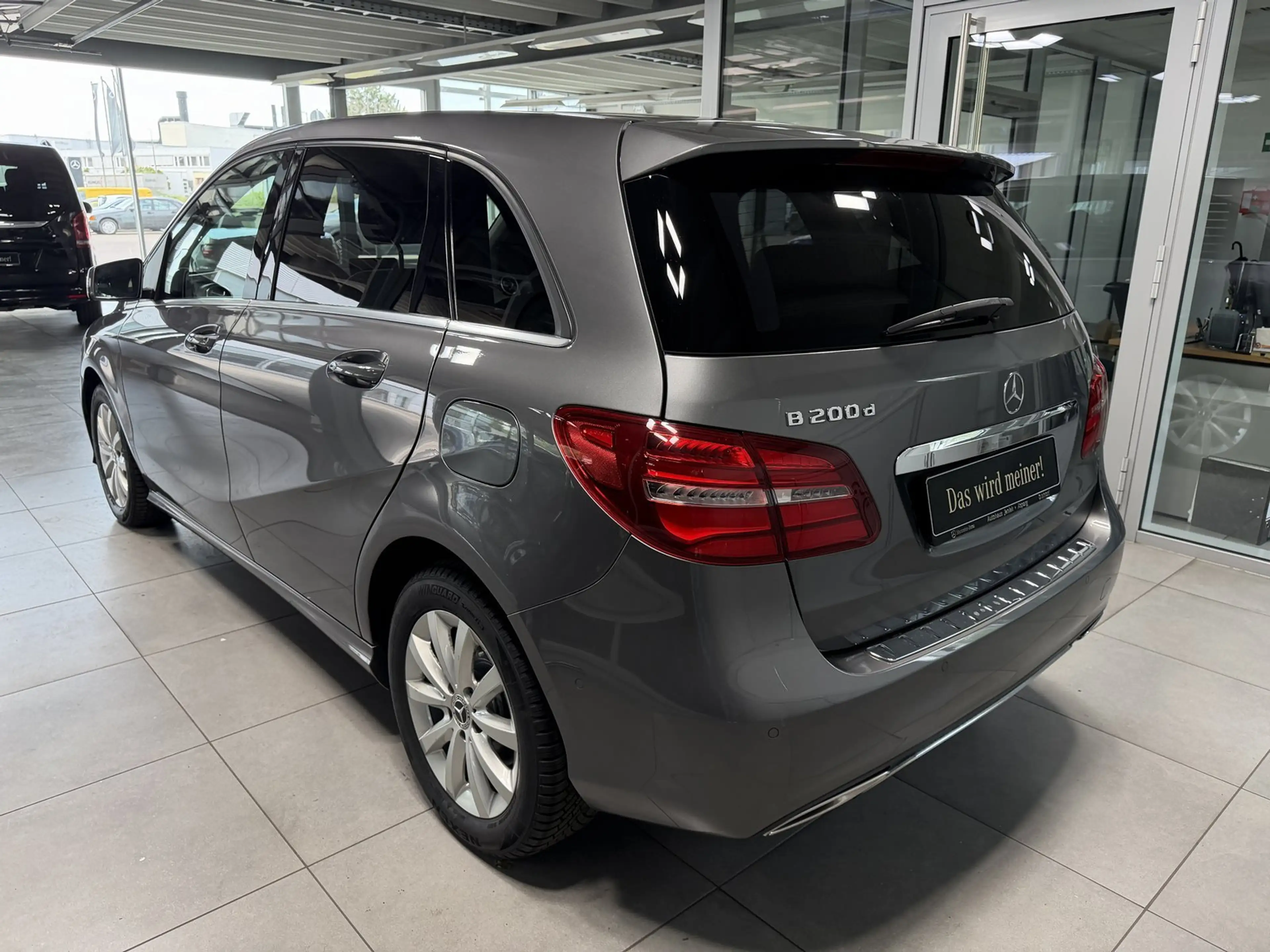 Mercedes-Benz B 200 d Urban LED NAVI PDC&KAM KLIMA+AMBIENTE+SHZ — photo 3