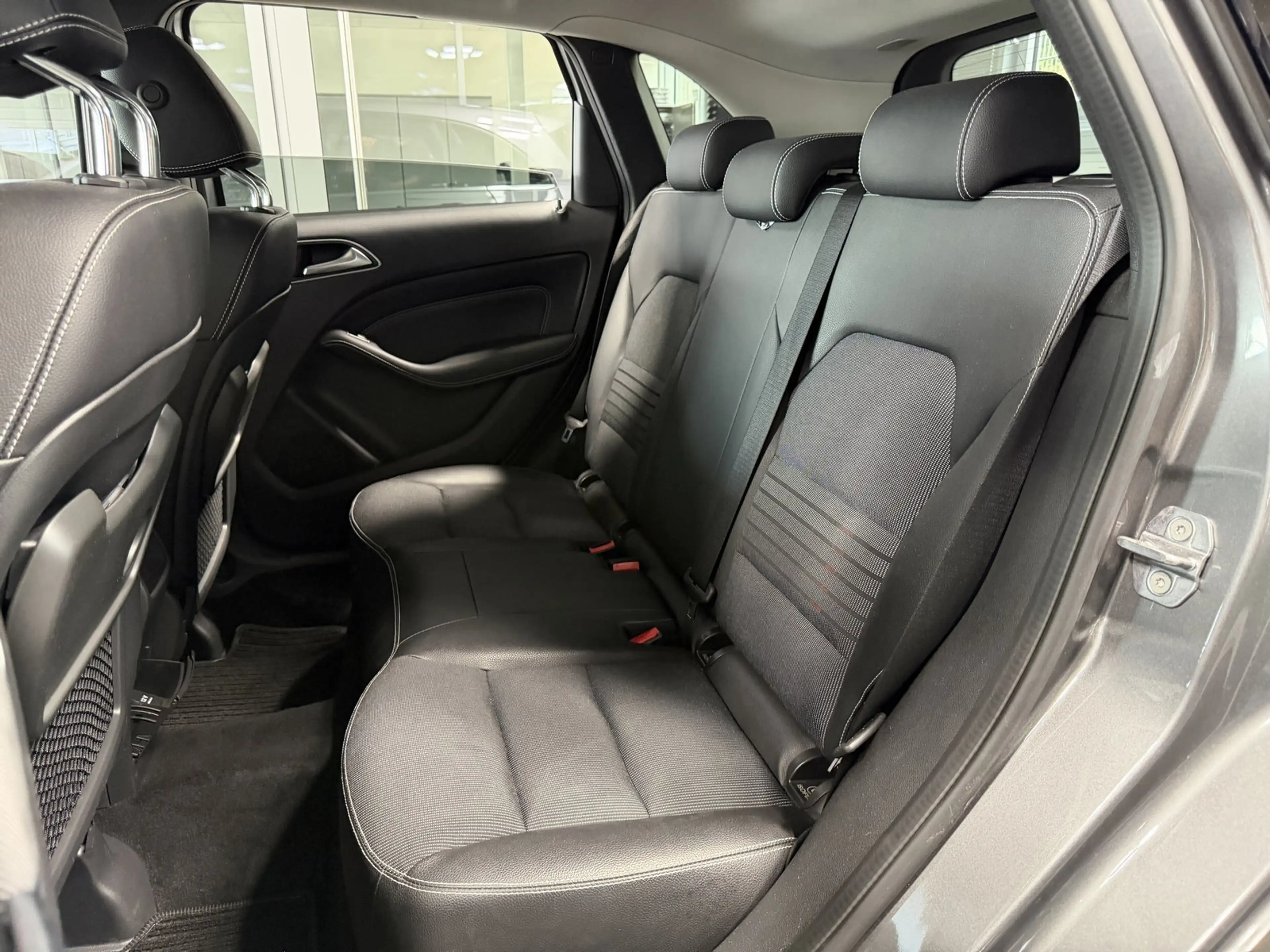 Mercedes-Benz B 200 d Urban LED NAVI PDC&KAM KLIMA+AMBIENTE+SHZ — photo 11