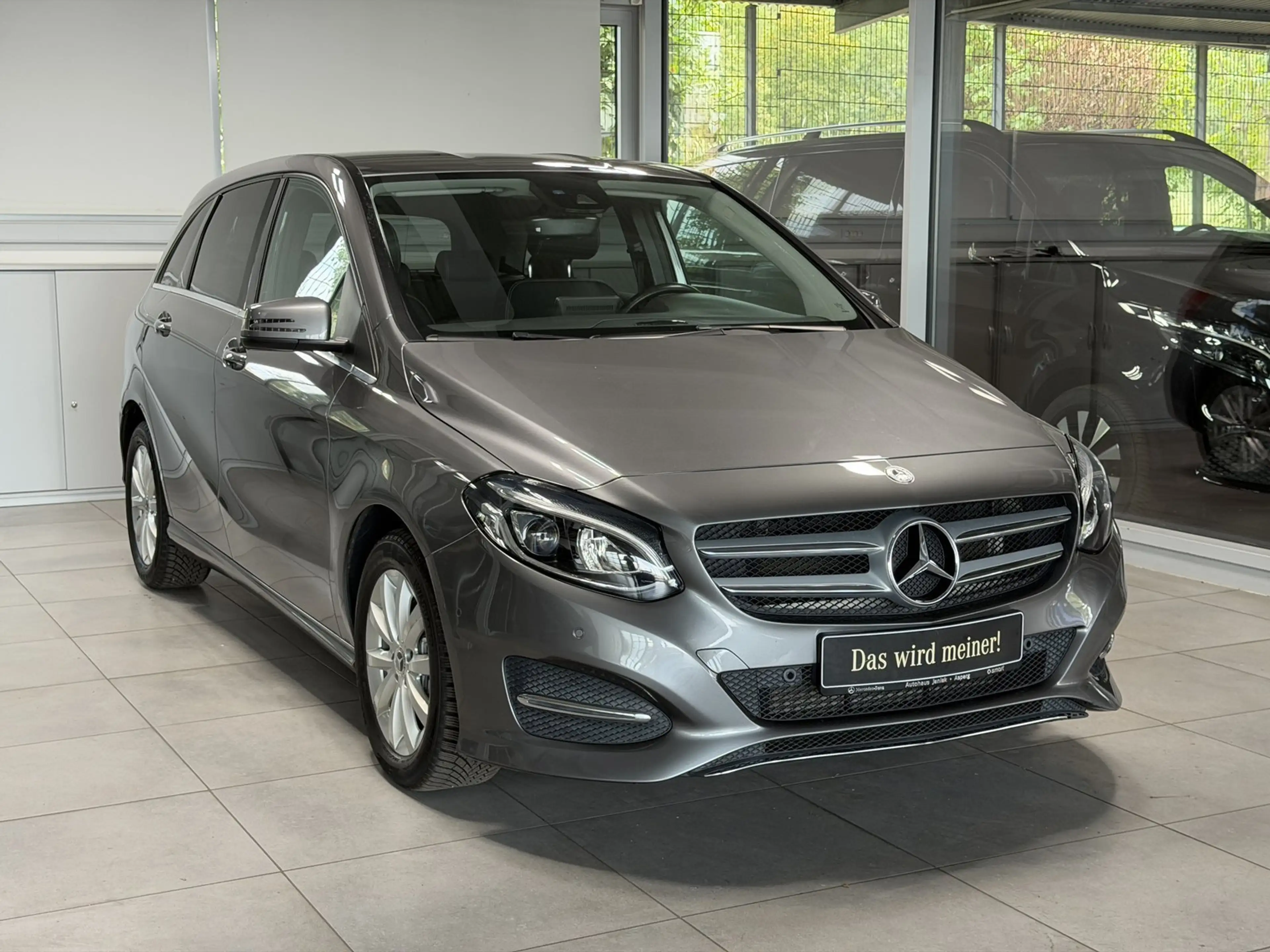 Mercedes-Benz B 200 d Urban LED NAVI PDC&KAM KLIMA+AMBIENTE+SHZ — photo 2