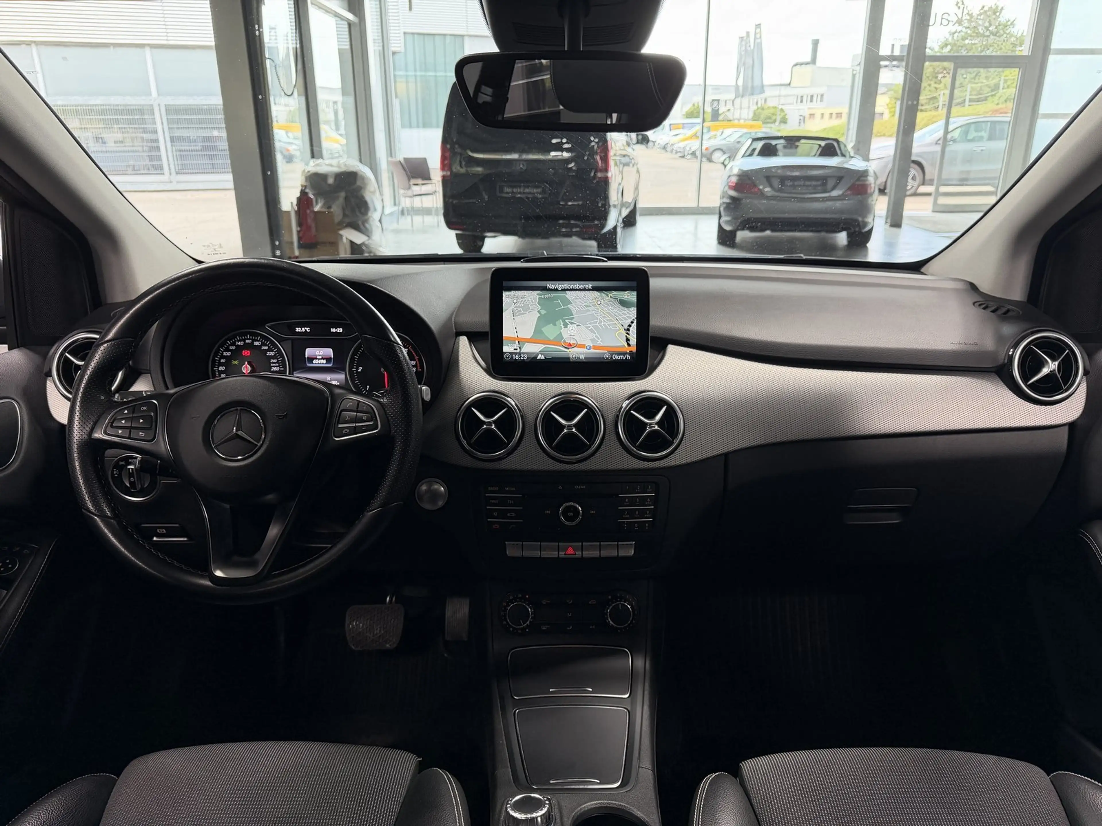 Mercedes-Benz B 200 d Urban LED NAVI PDC&KAM KLIMA+AMBIENTE+SHZ — photo 13