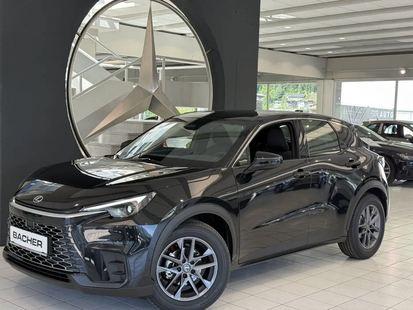 Lexus LBX FWD Basis Schwarz - 2