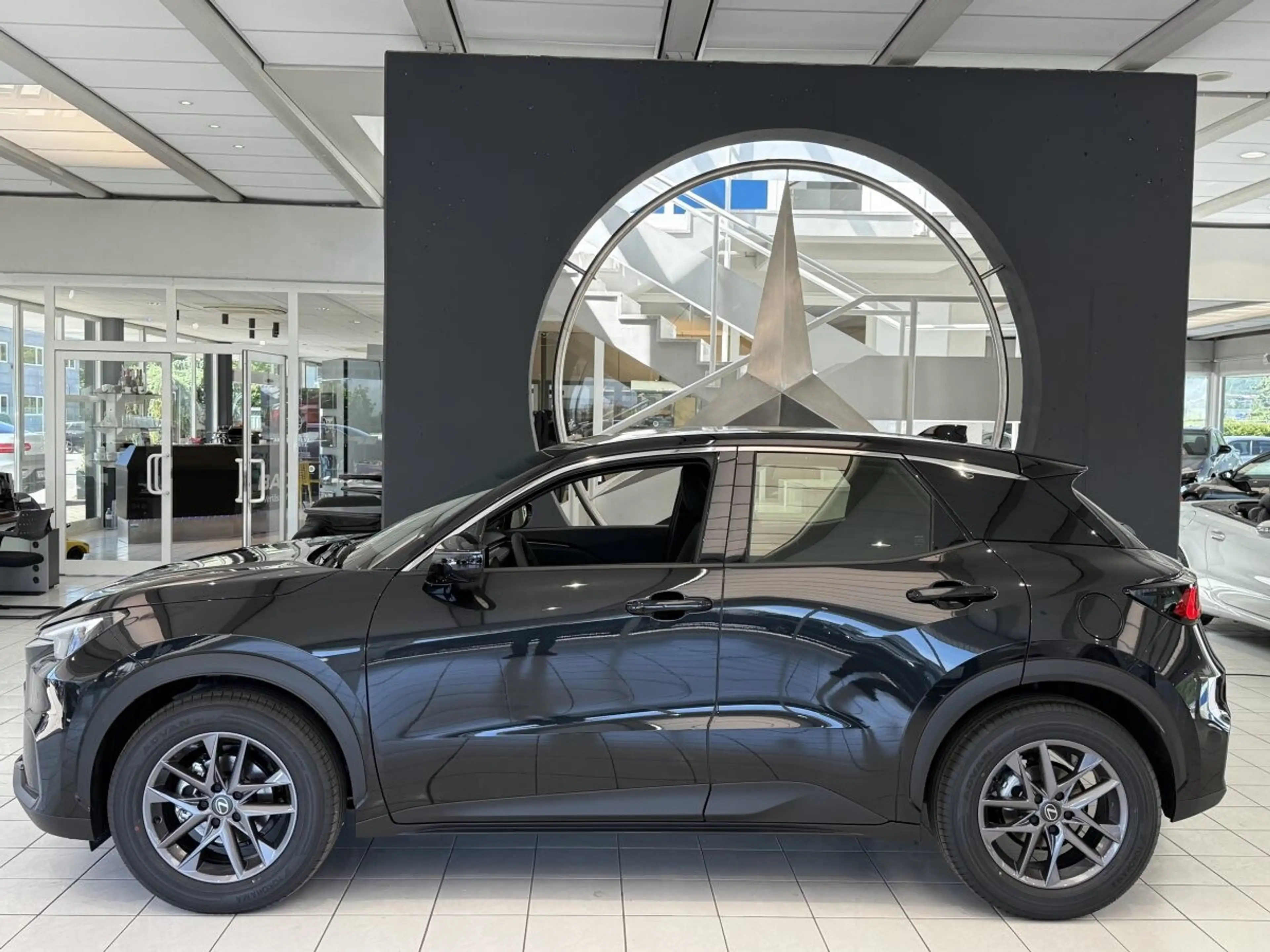 Lexus LBX FWD Basis — photo 3