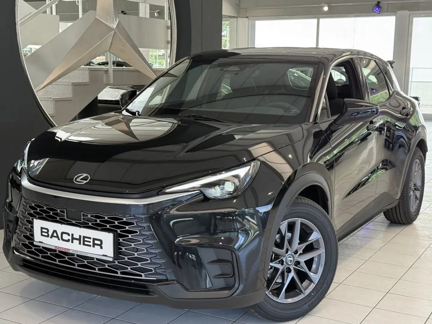 Lexus LBX FWD Basis Schwarz - 1