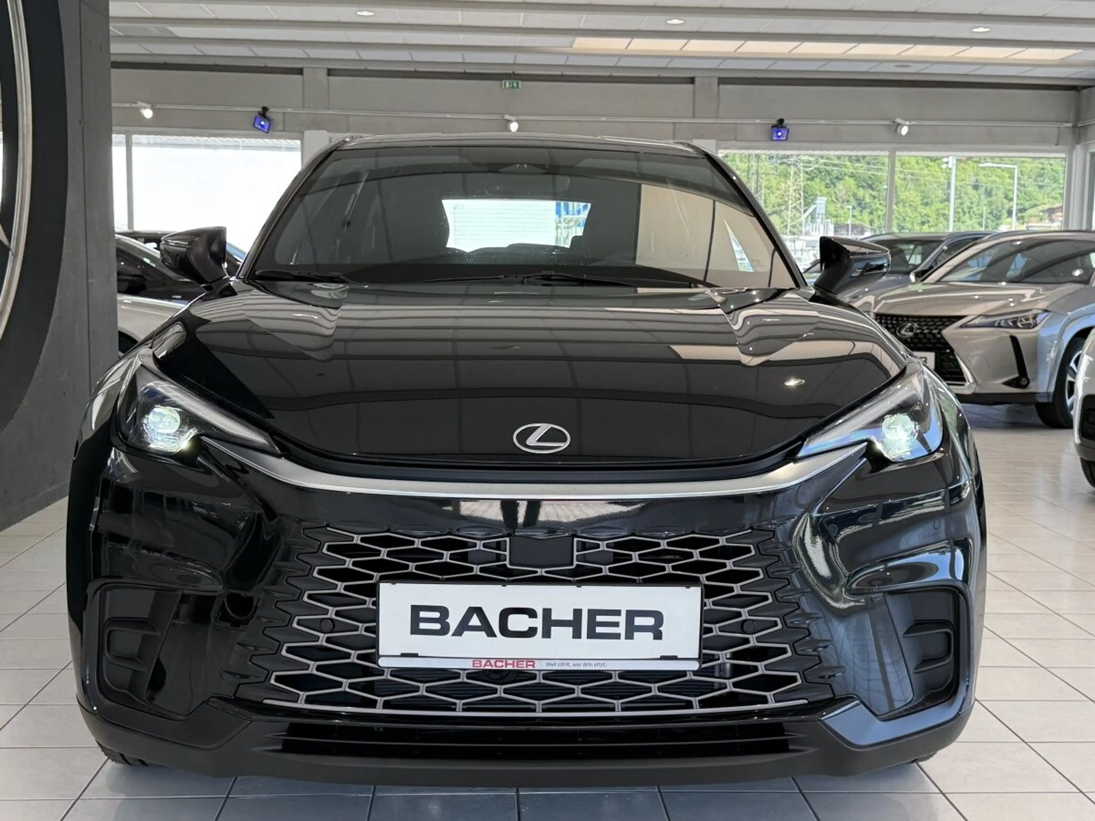 Lexus LBX FWD Basis — photo 10